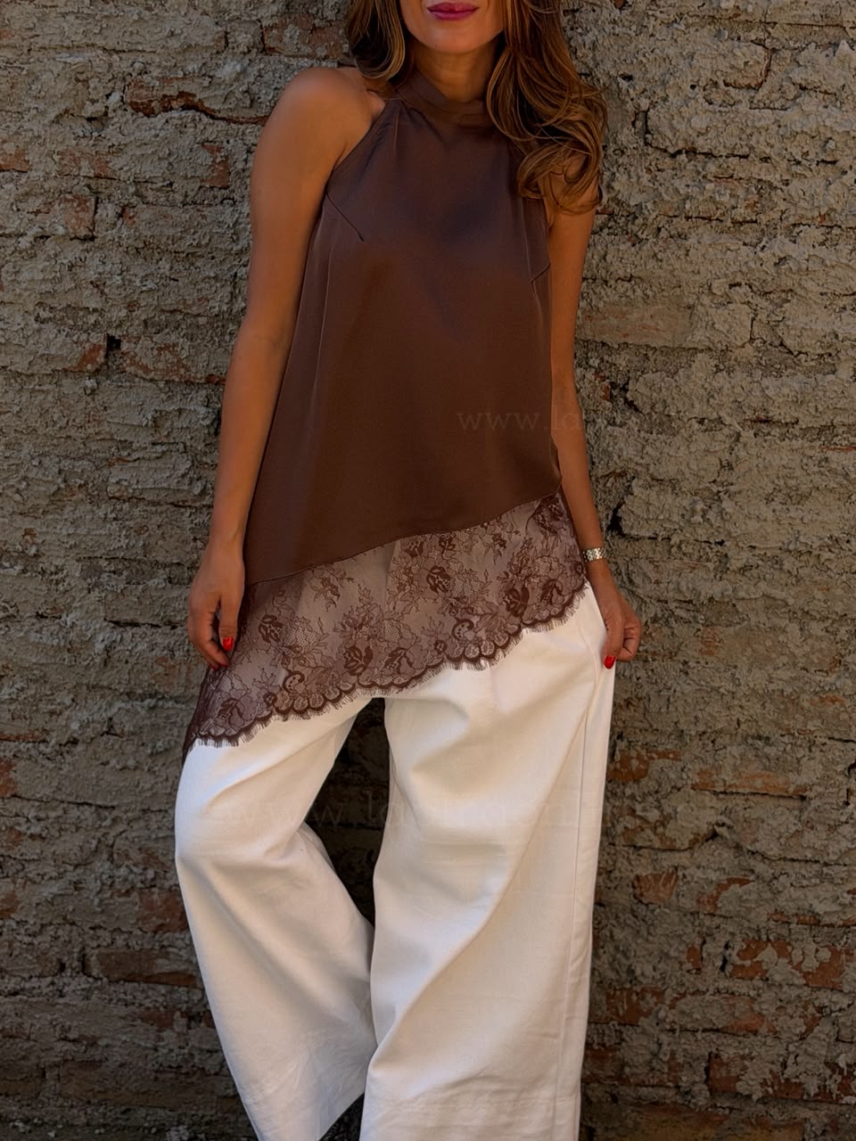 Polera Cuello halter encaje marrón