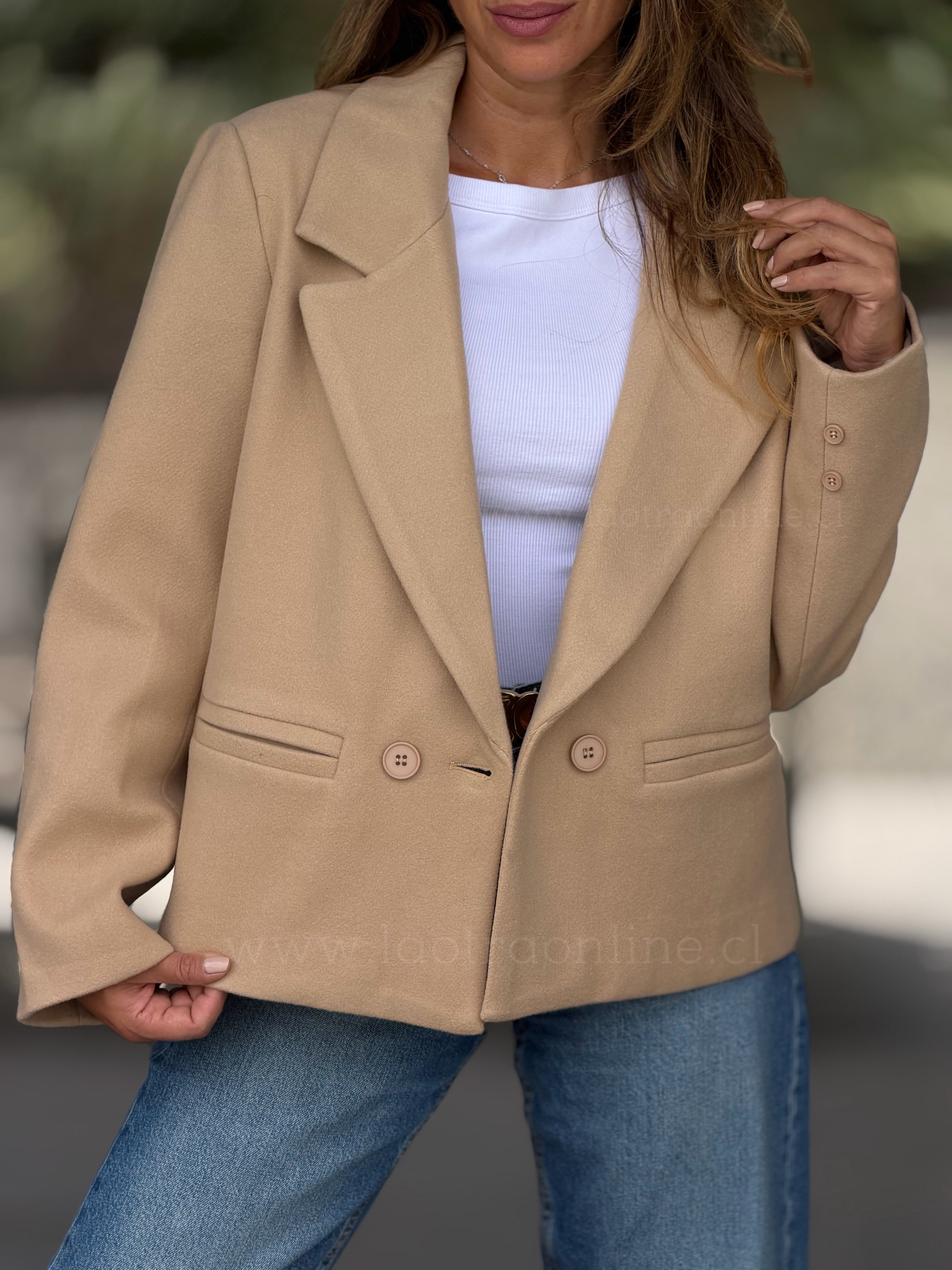Abrigo Trench corto beige