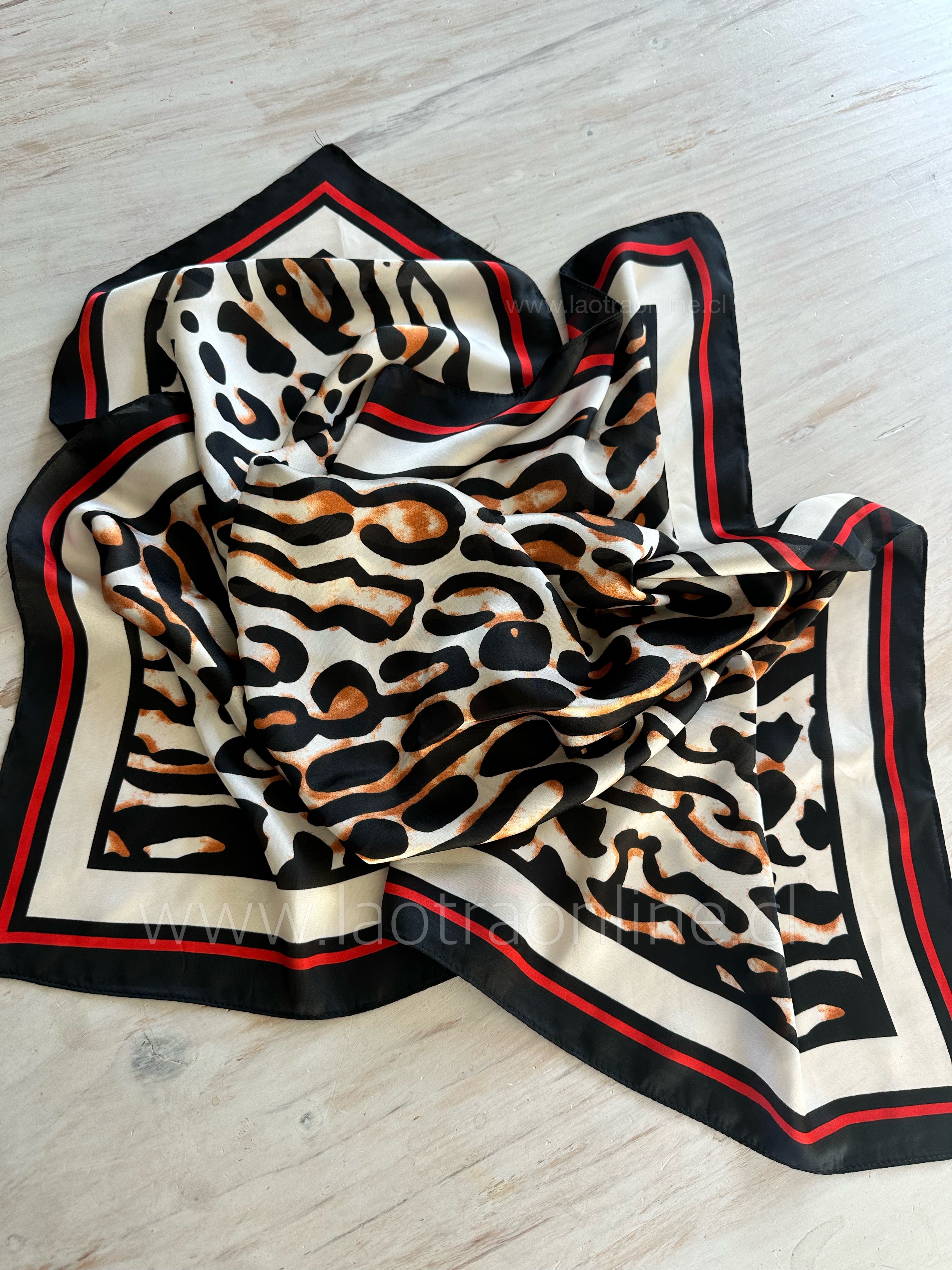 Pañuelo print blanco rojo