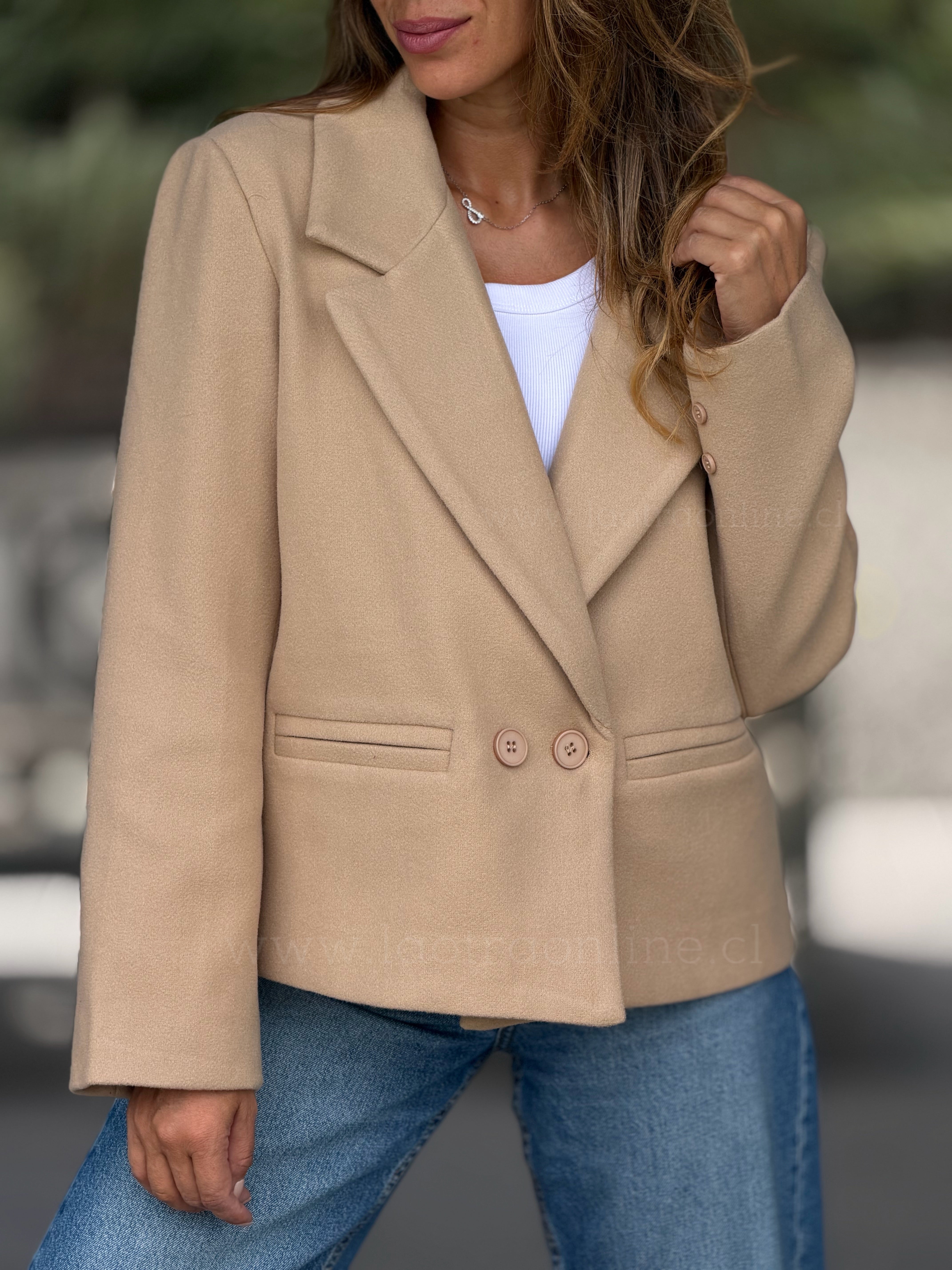 Abrigo Trench corto beige
