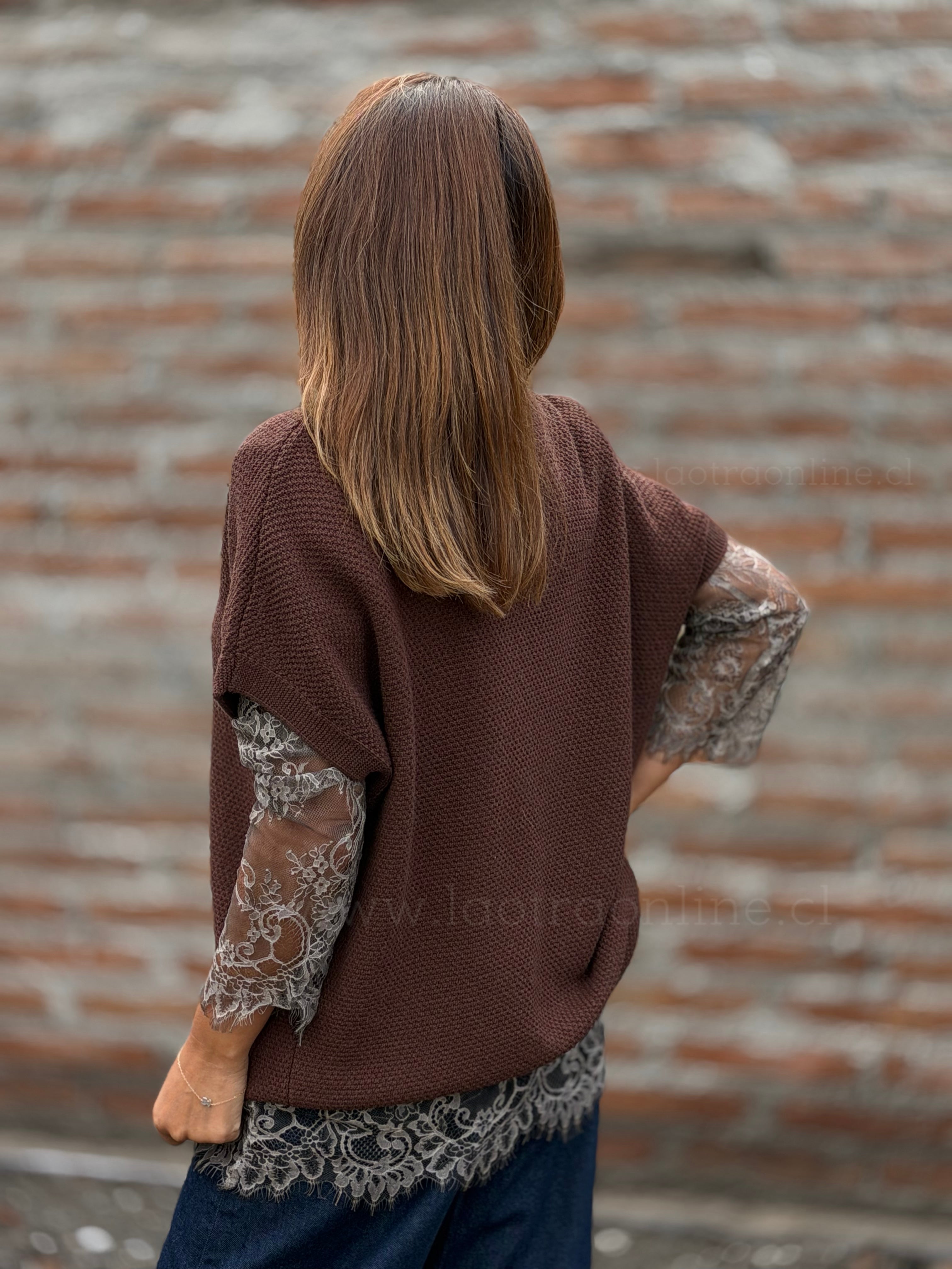 Sweater sin mangas flor chocolate