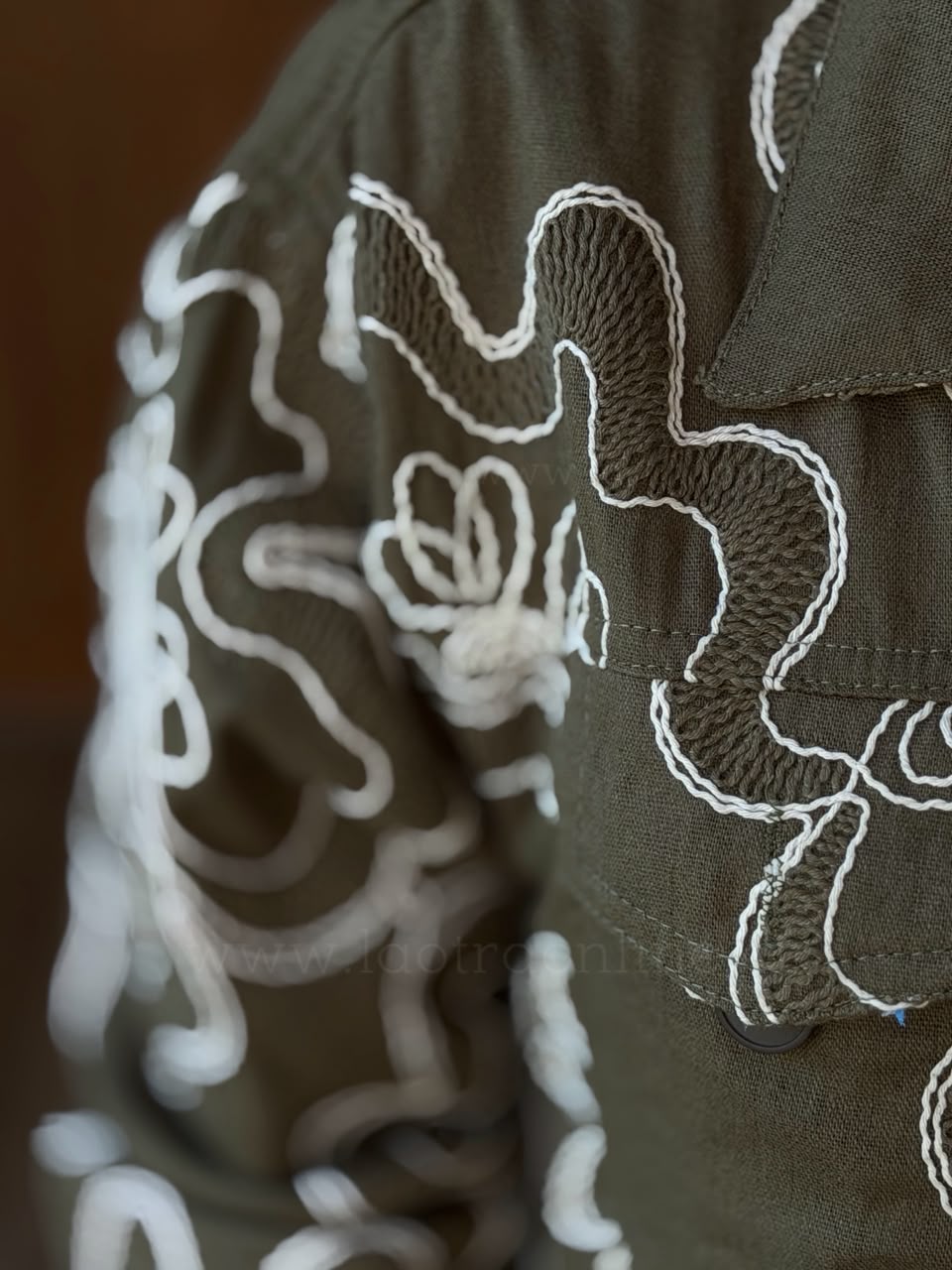 Chaqueta Flores bordada verde
