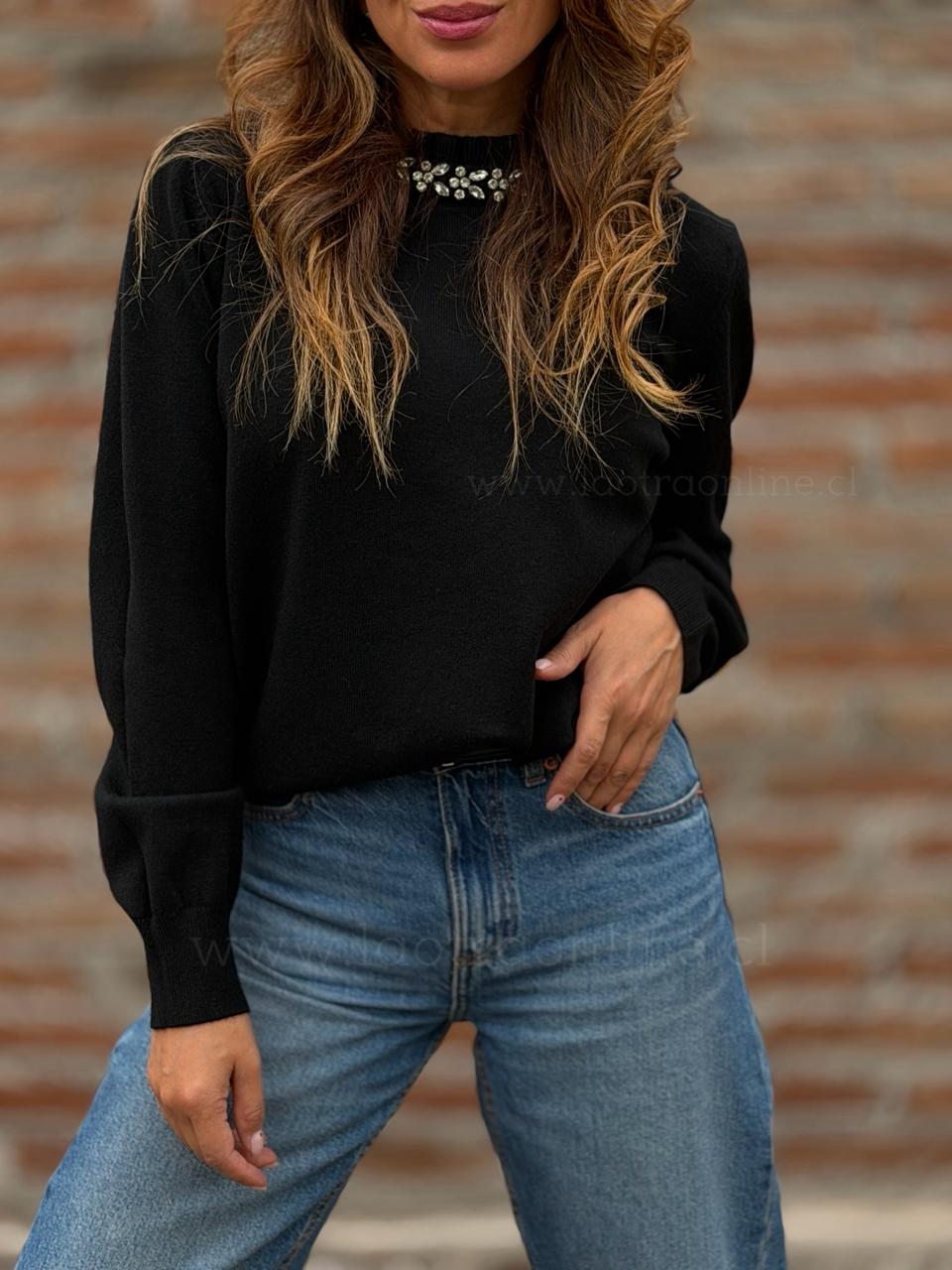 Sweater cuello joya negro