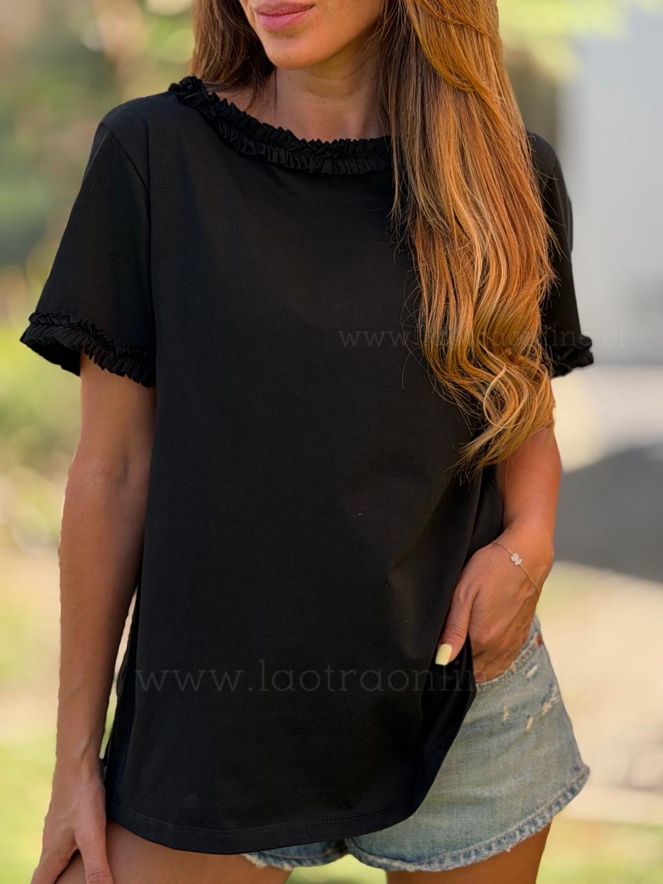 Polera Vuelitos negro