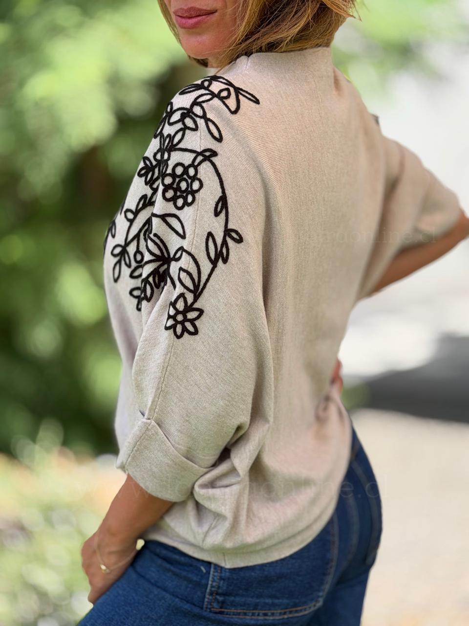 Sweater Bordado arena