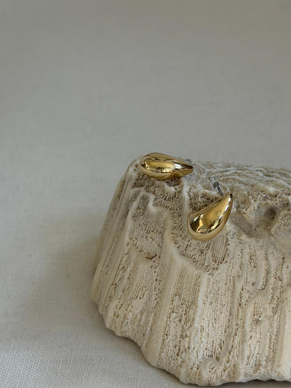 Aros gota dorado