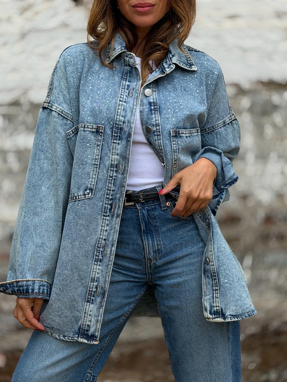 Chaqueta/sobre camisa jeans tachas celeste