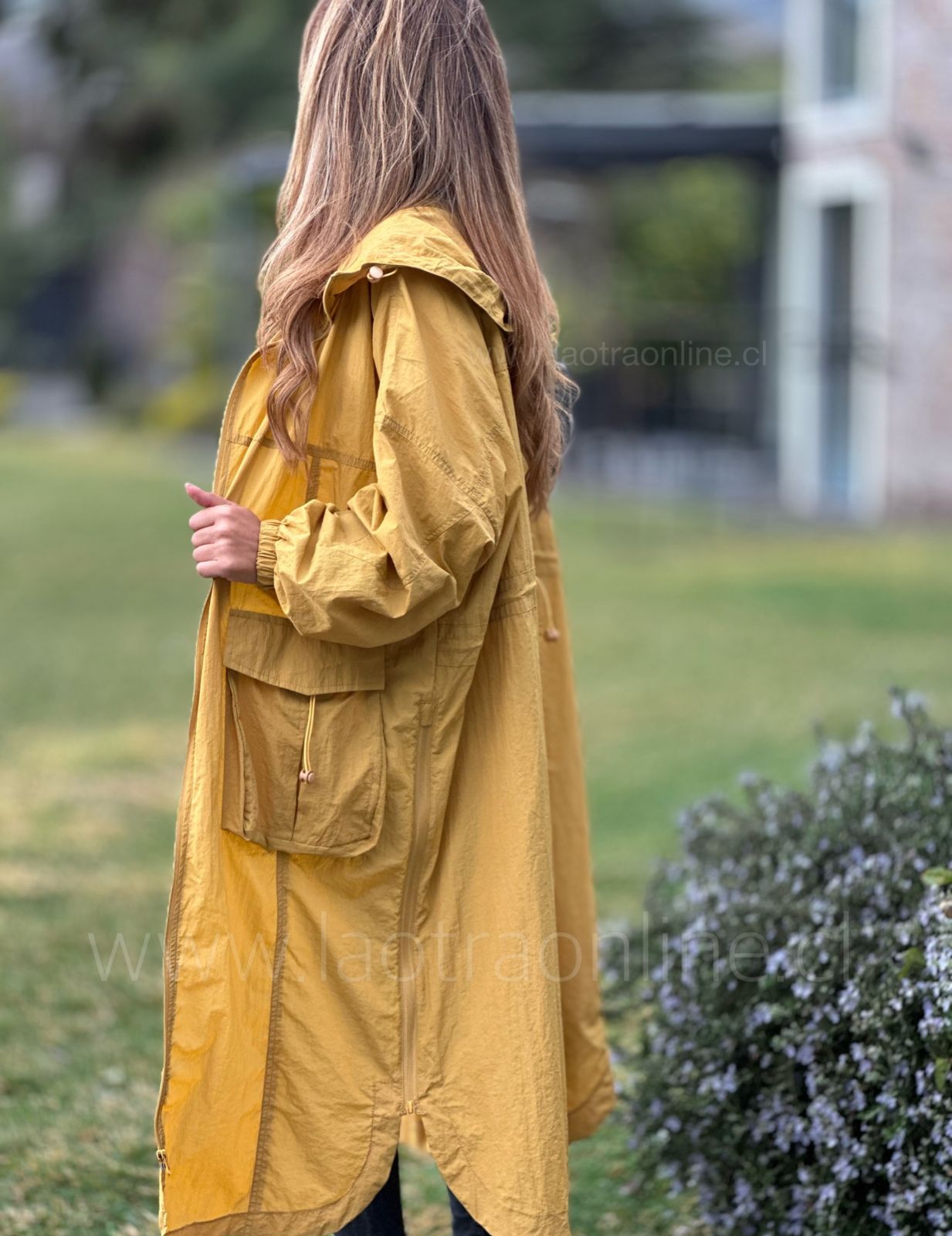 Corta viento extra largo amarillo