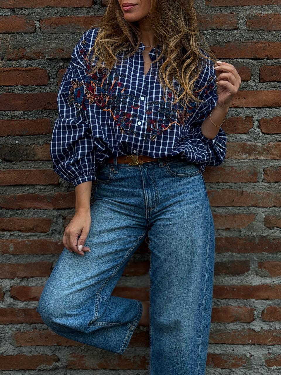 Blusa Pretty bordada azul