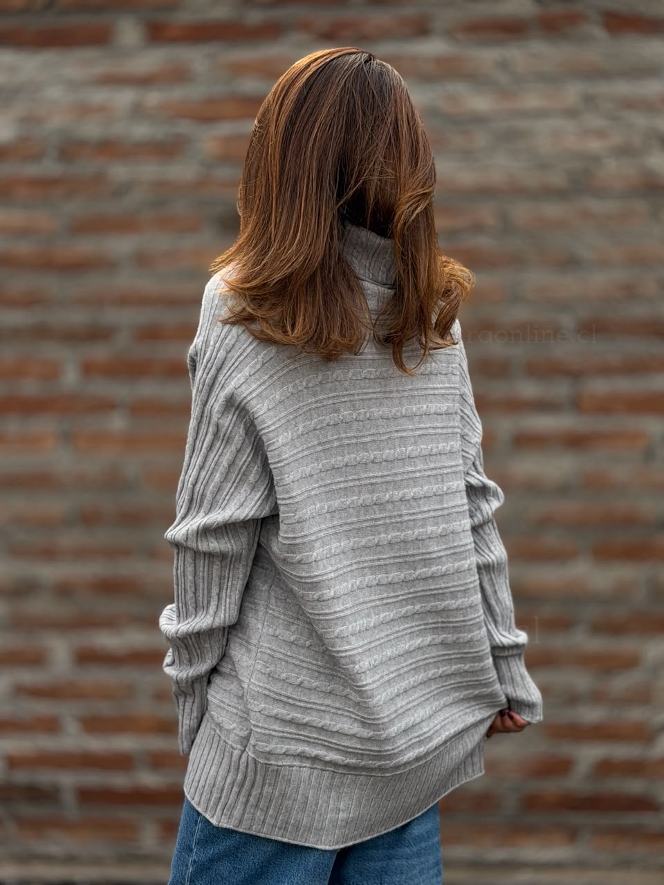 Sweater Trenzas cuello alto gris
