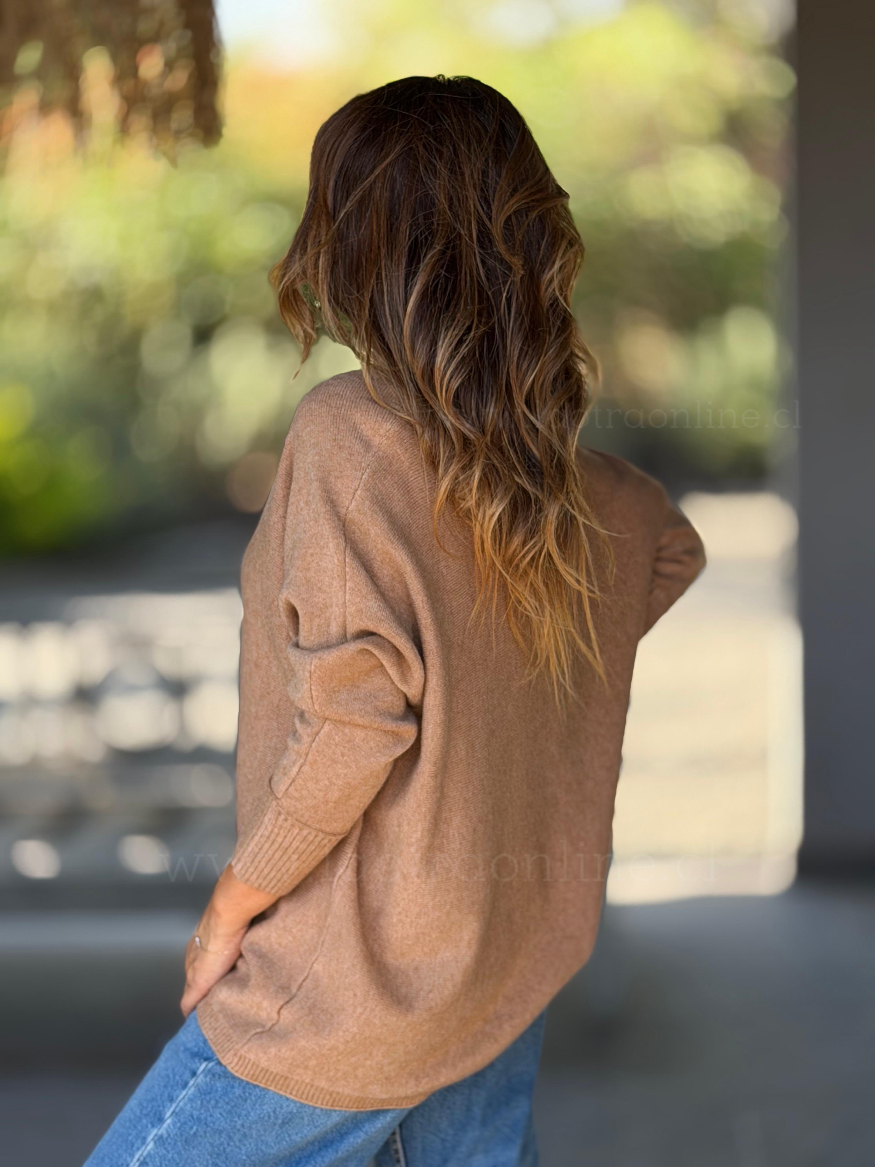 Sweater Cuello V hilo plata camel