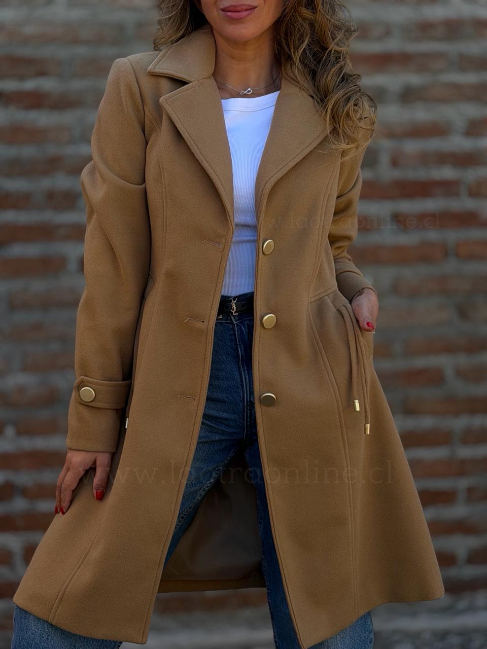 Abrigo Reina Isabel camel