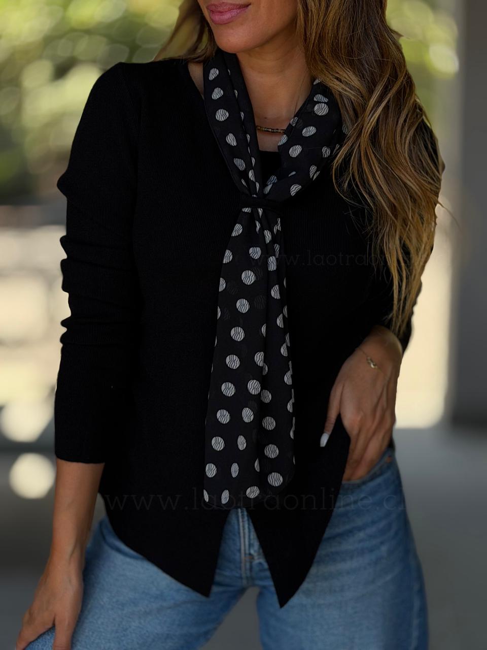 Sweater Cuello lunar negro