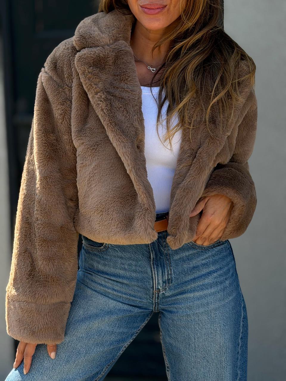 Abrigo piel corto camel