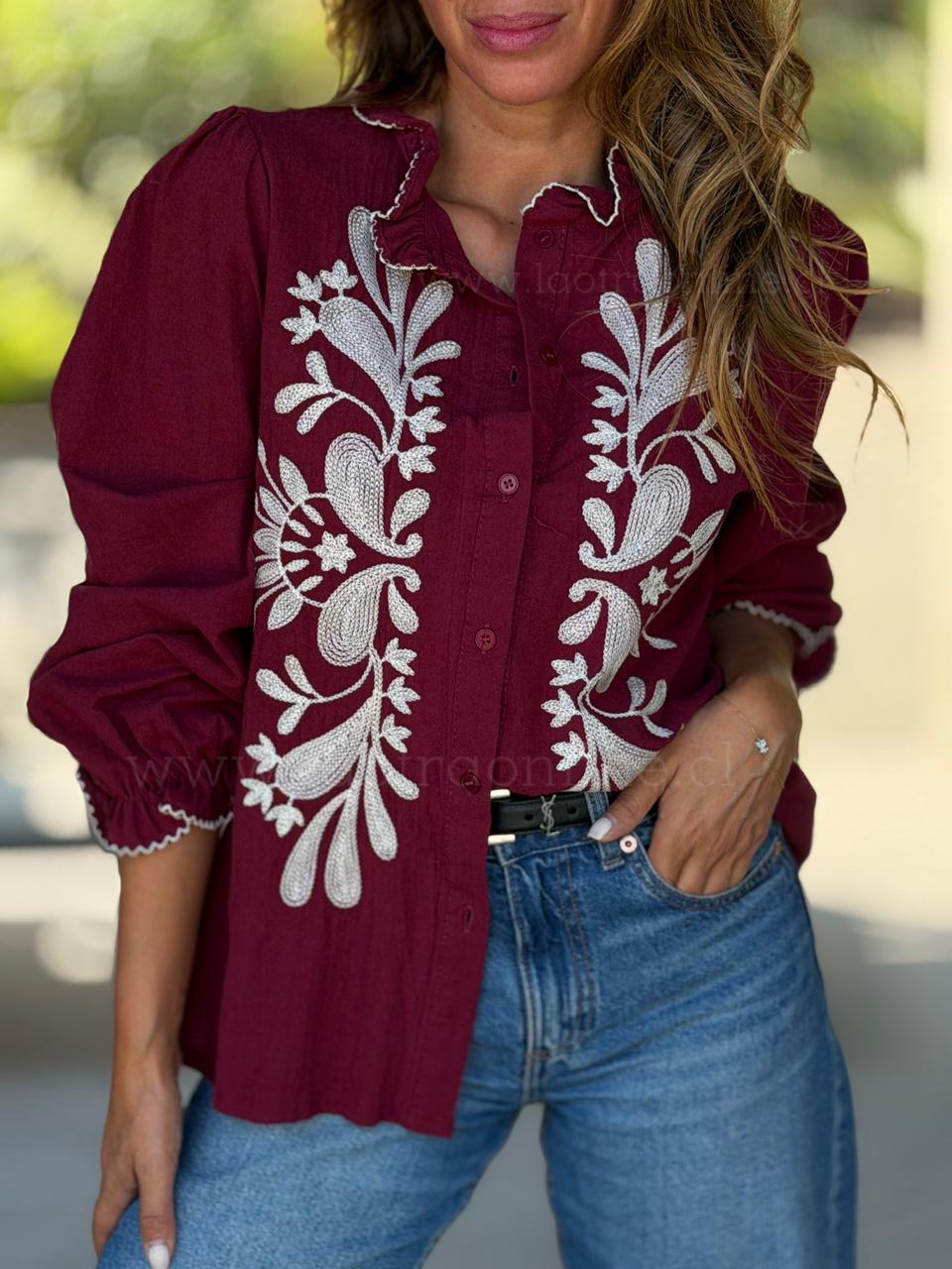 Blusa bordada cherry