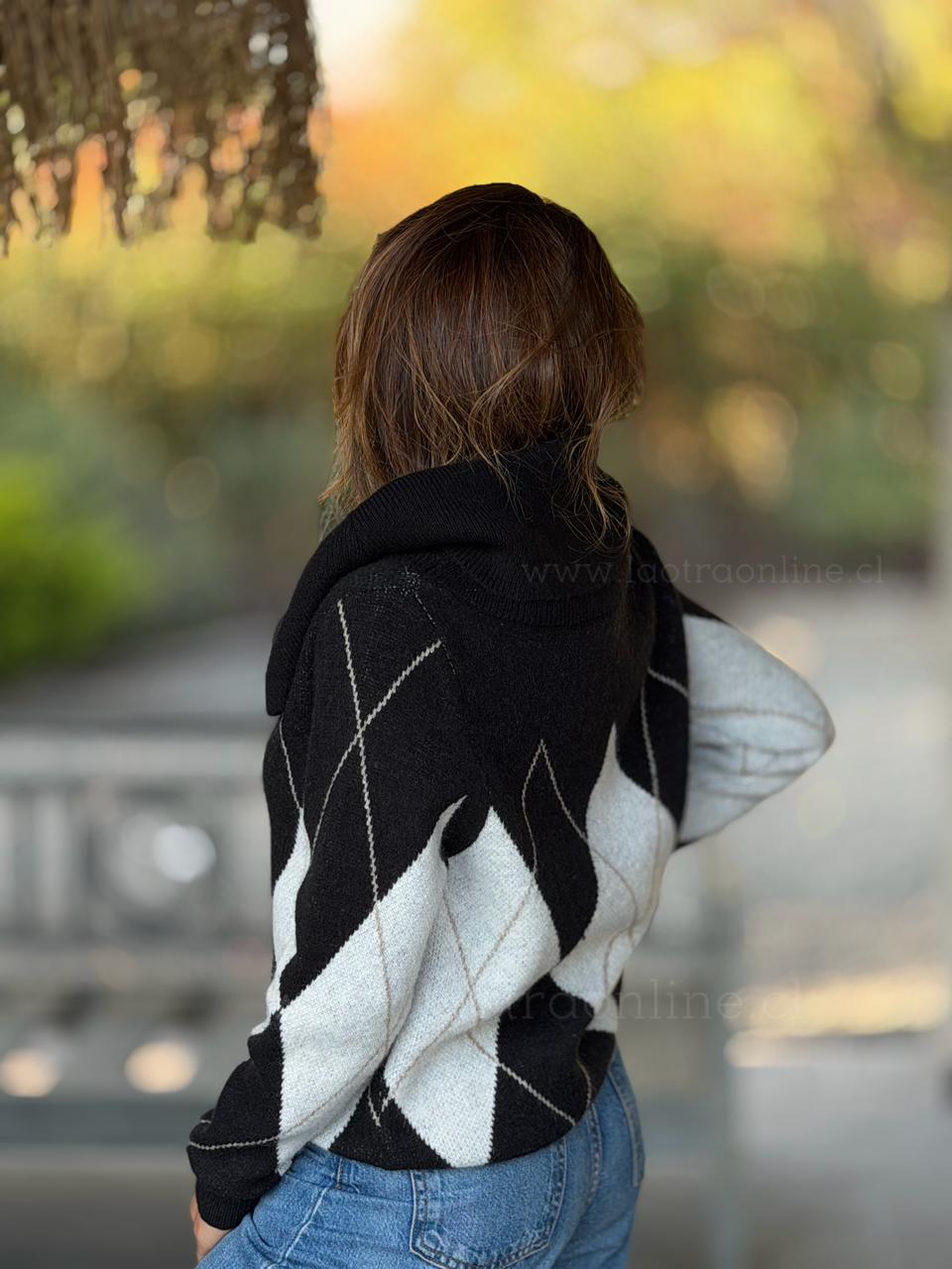 Sweater Cuello bote rombo negro