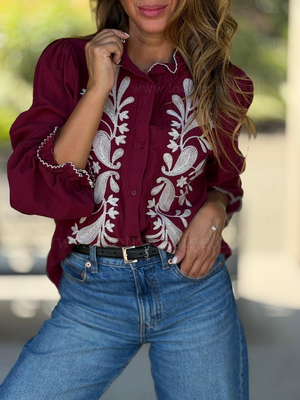 Blusa bordada cherry