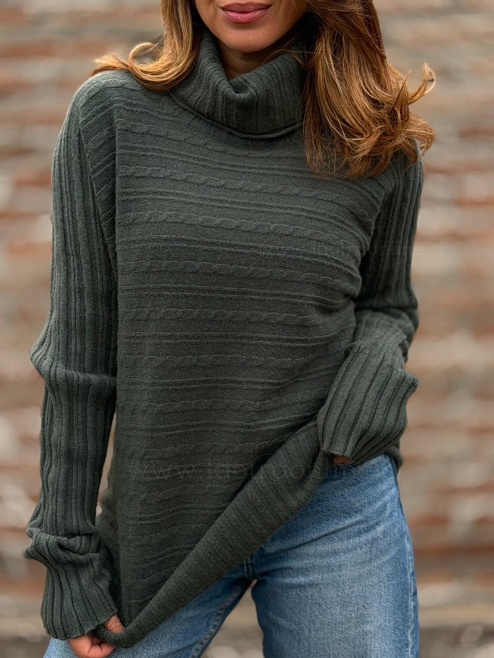 Sweater Trenzas cuello alto olivo