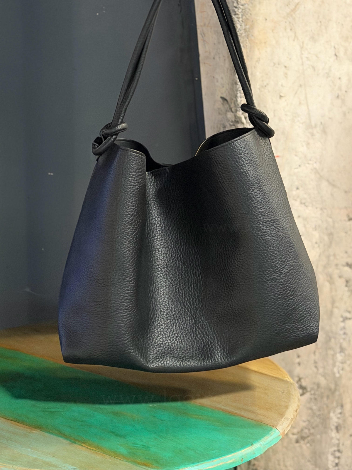 Tote Europeo negro