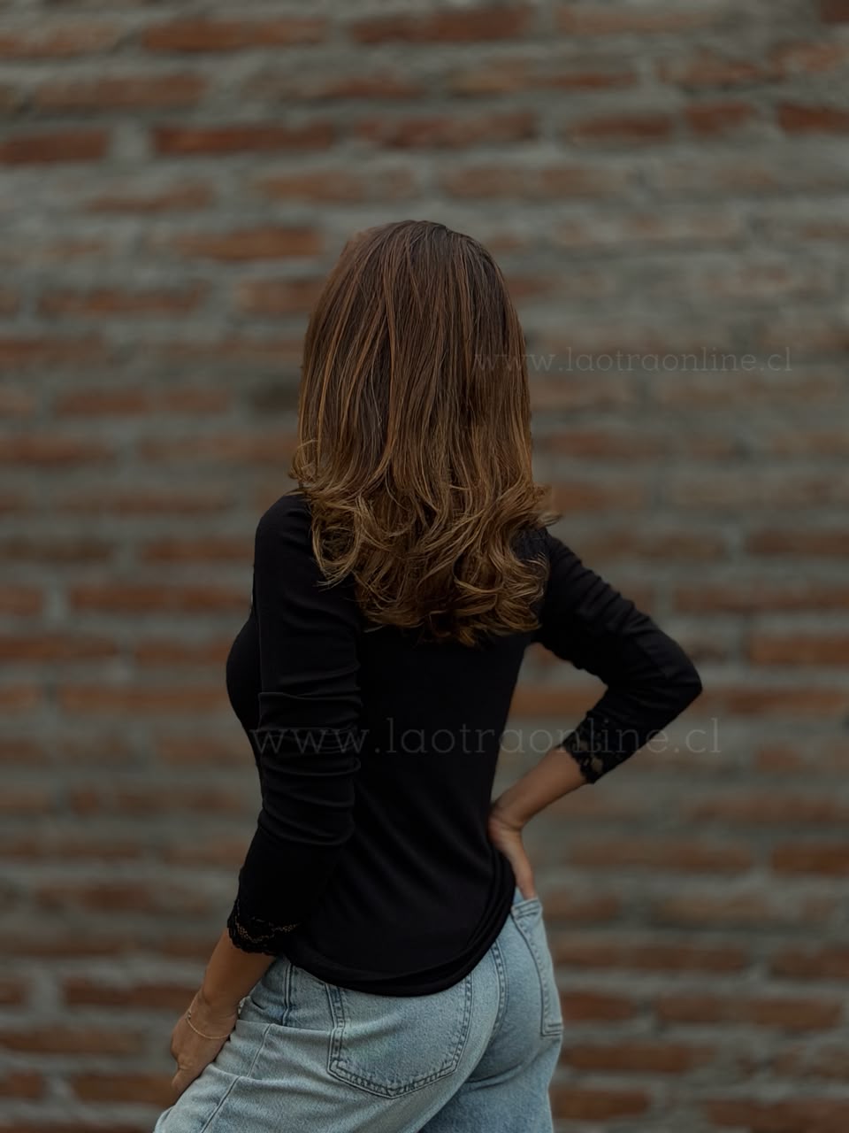 Básica Cuello V Encaje negro