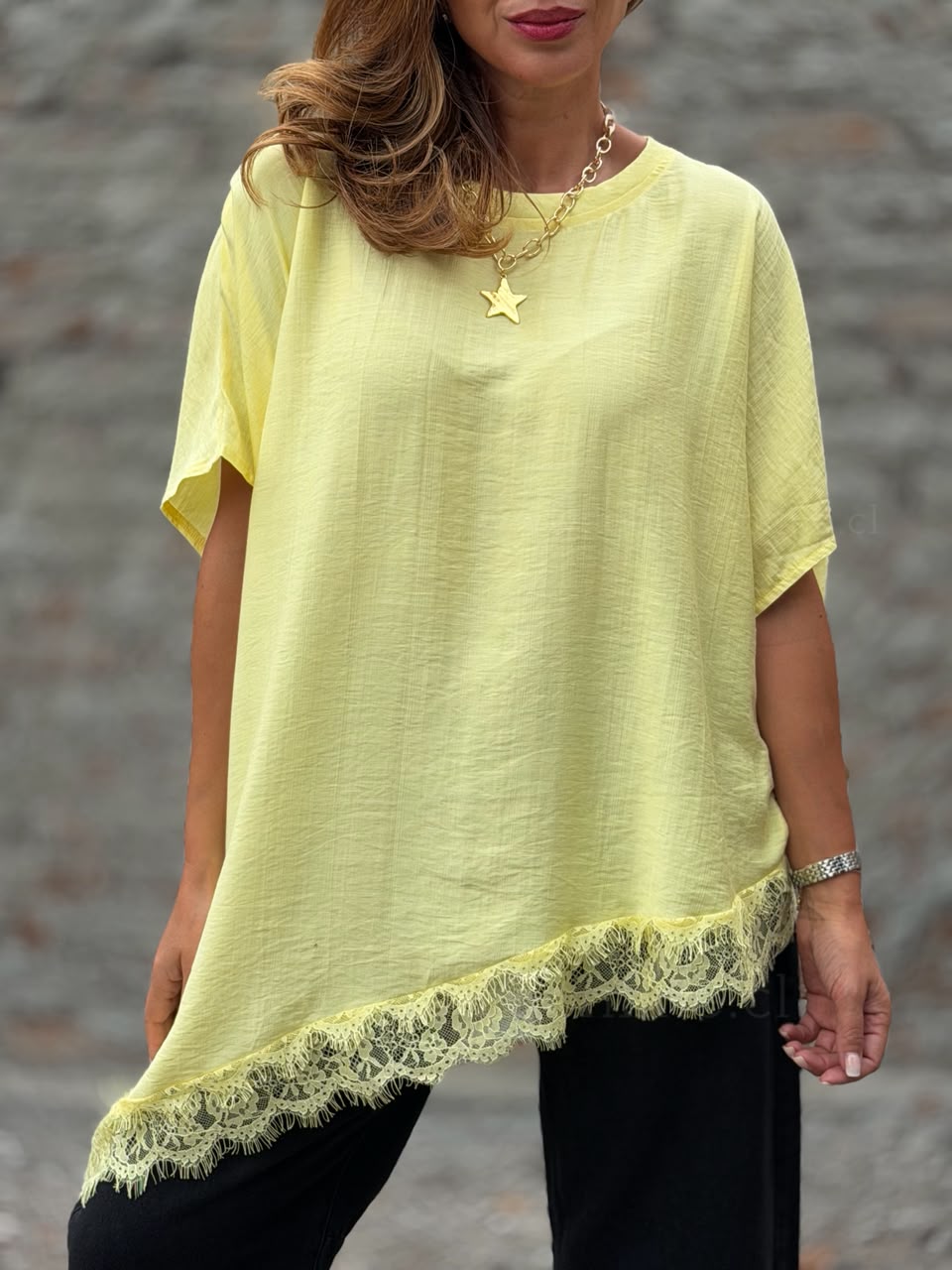 Blusón Asimétrica encaje amarillo