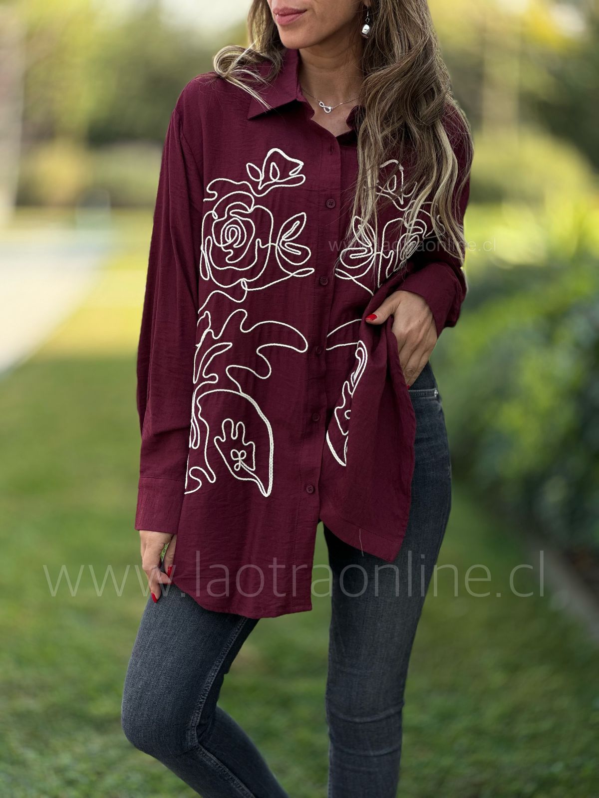 Blusa Bordada cherry