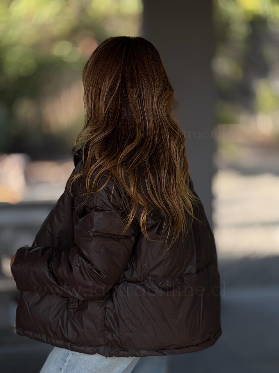 Parca Impermeable marrón oscuro