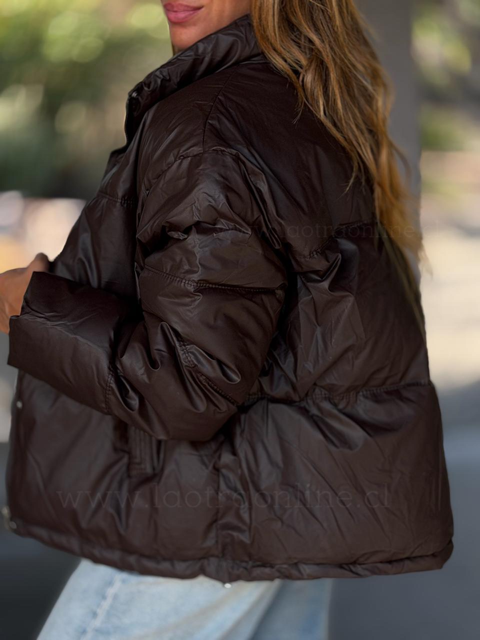 Parca Impermeable marrón oscuro