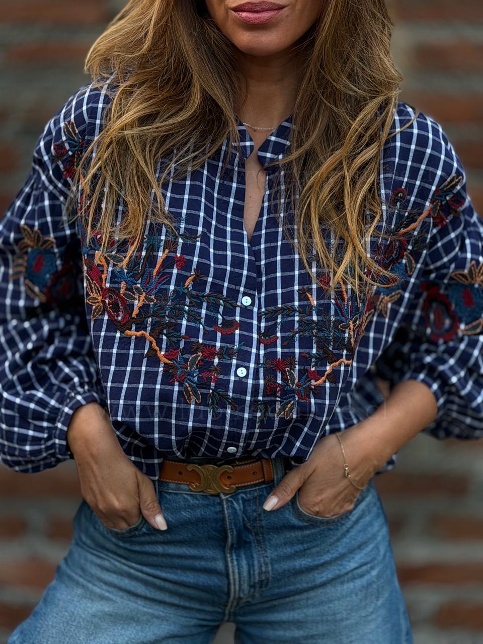 Blusa Pretty bordada azul