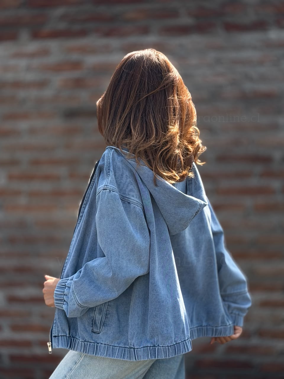 Bomber mezclilla capucha celeste
