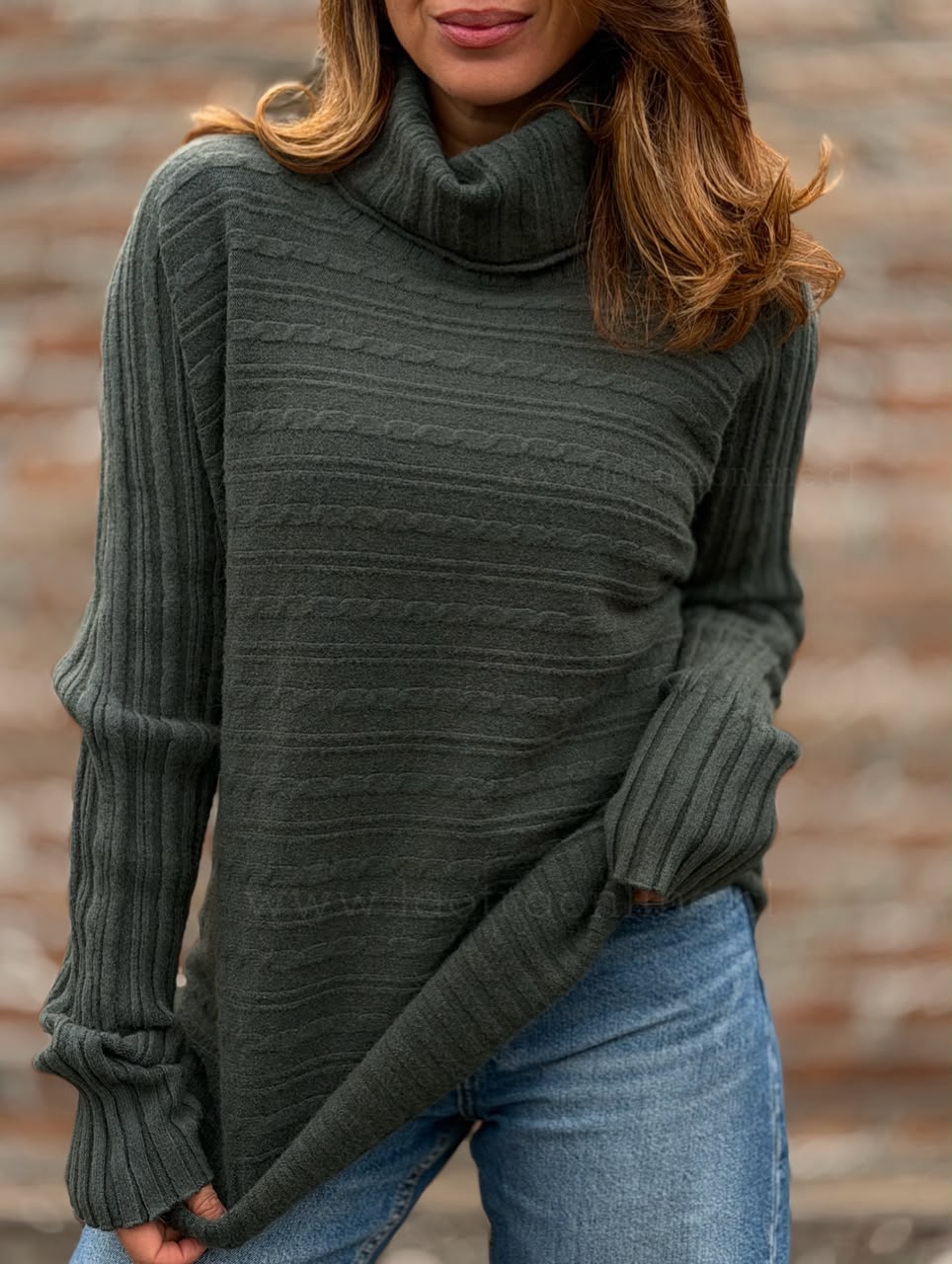 Sweater Trenzas cuello alto olivo