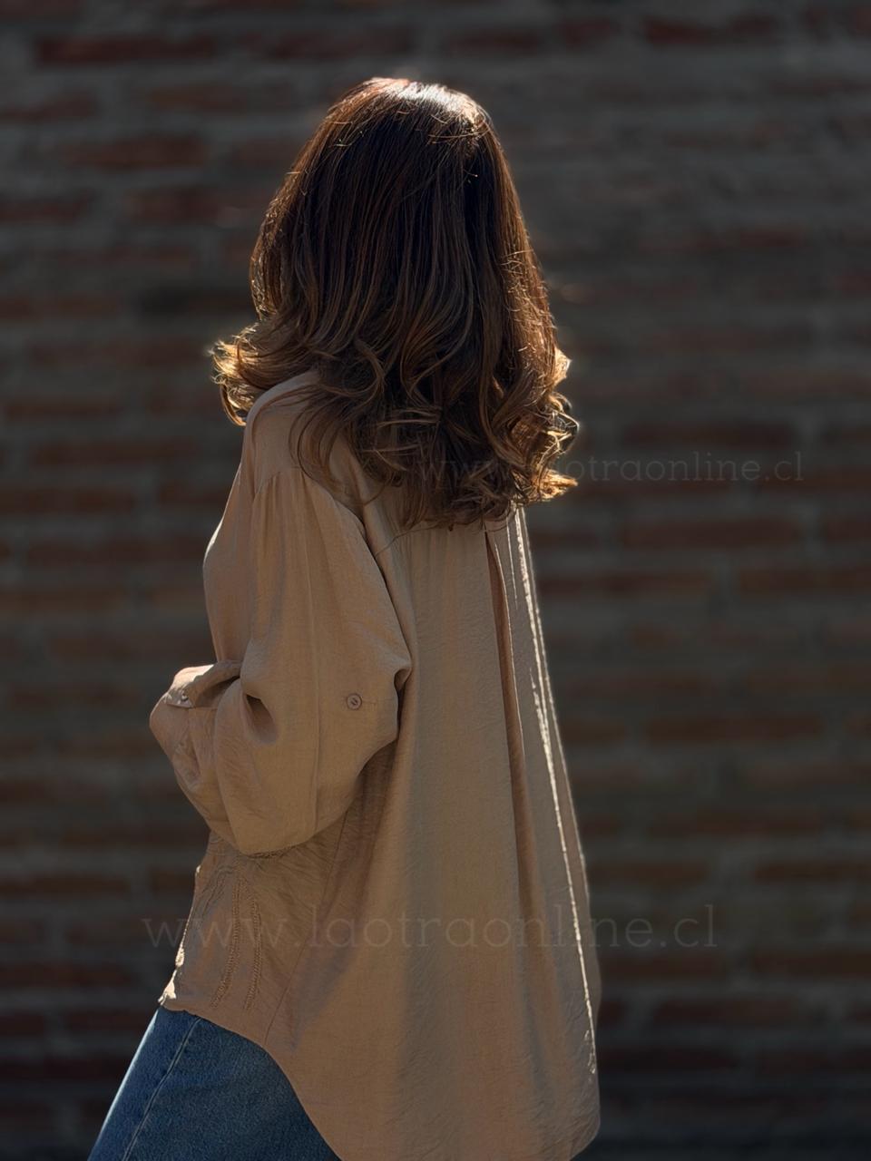 Blusa Meli bordada camel