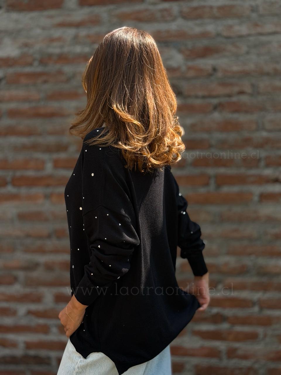 Sweater Tachas negro