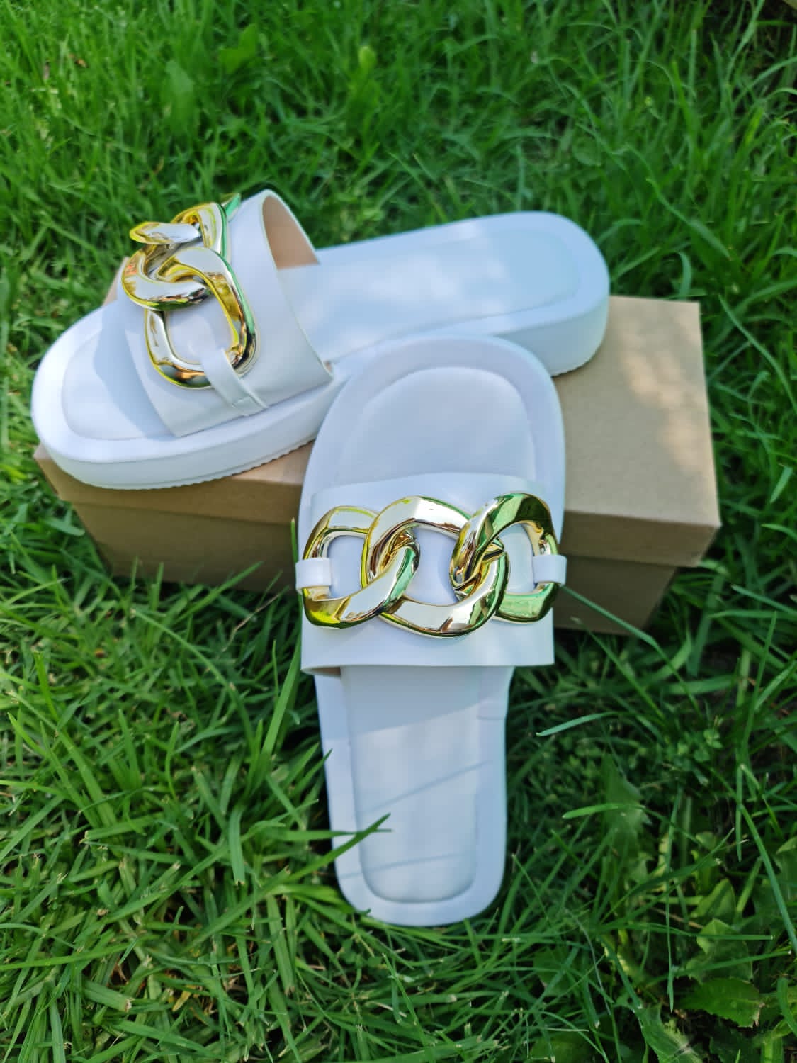 Sandalia cadena blanco