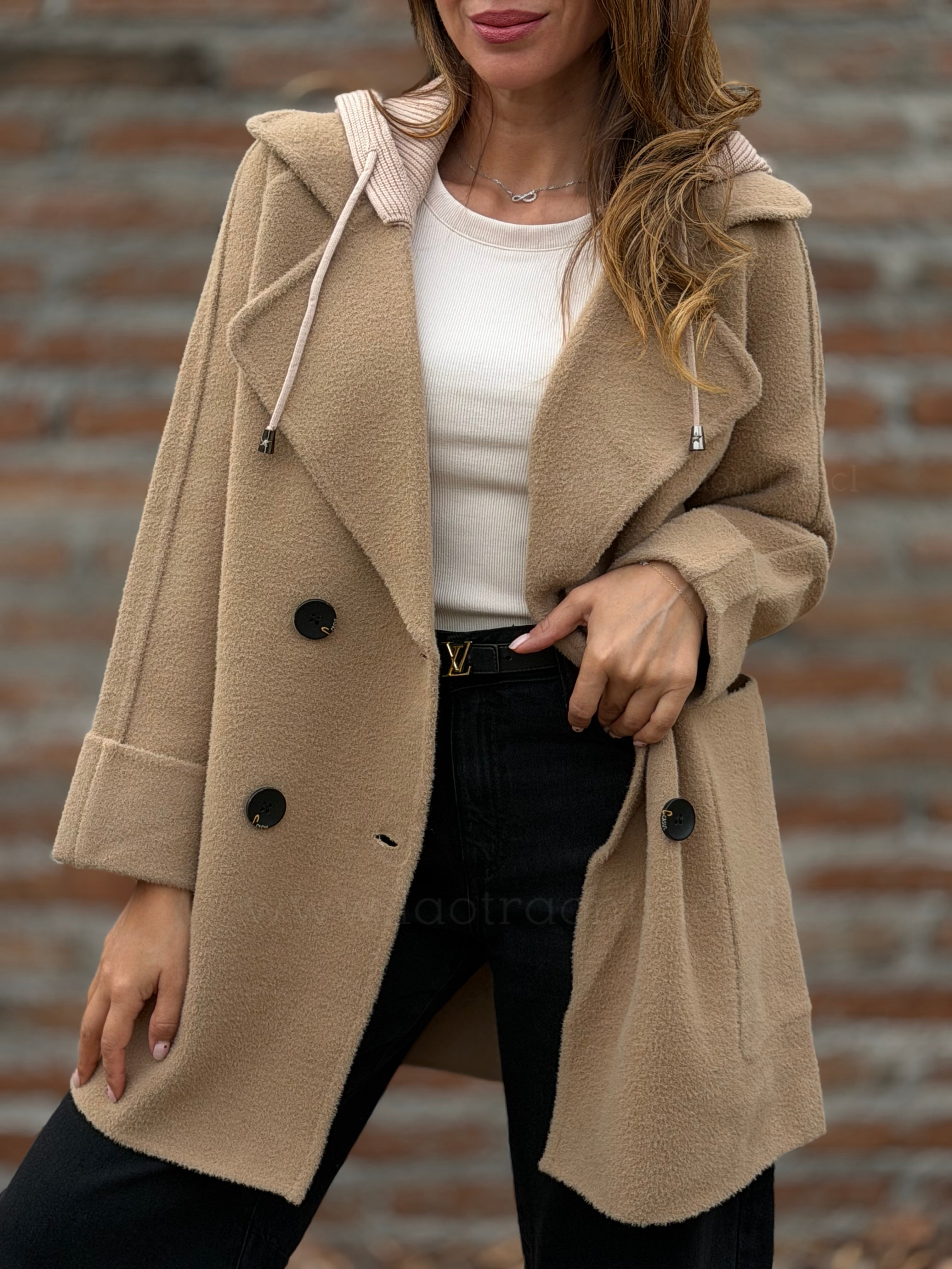 Abrigo gorro desmontable camel