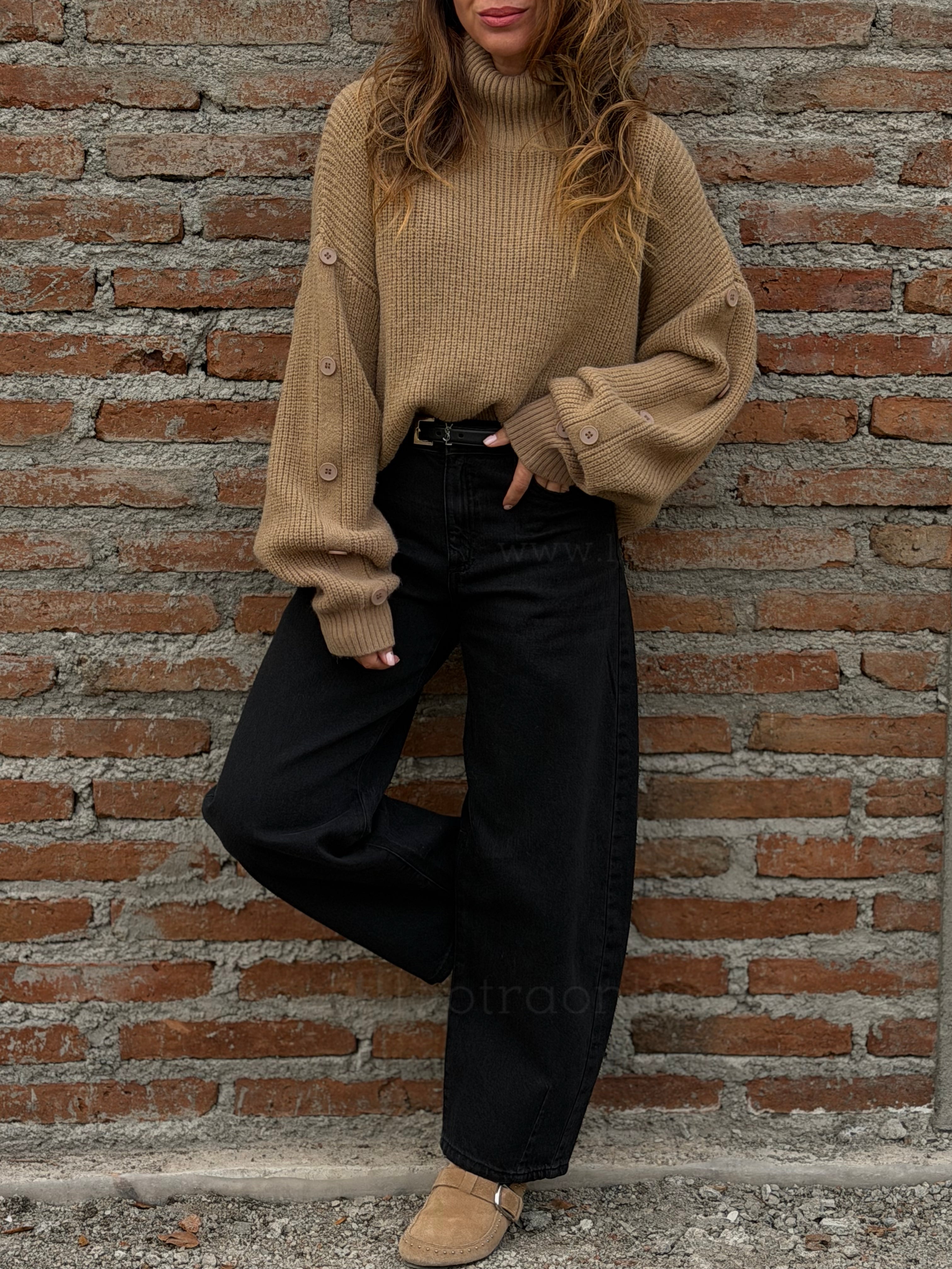 Sweater manga botón camel
