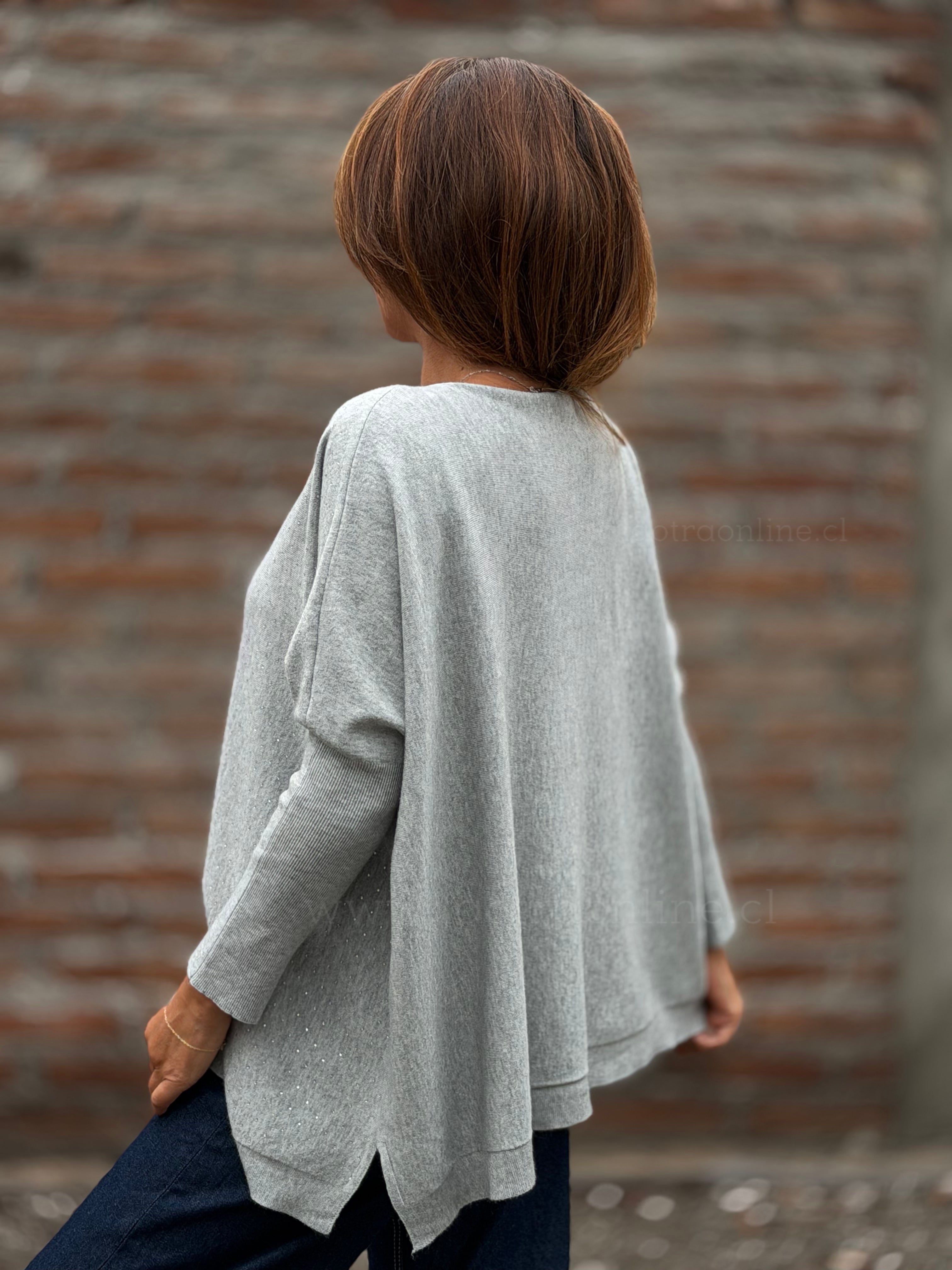 Sweater tachitas plata
