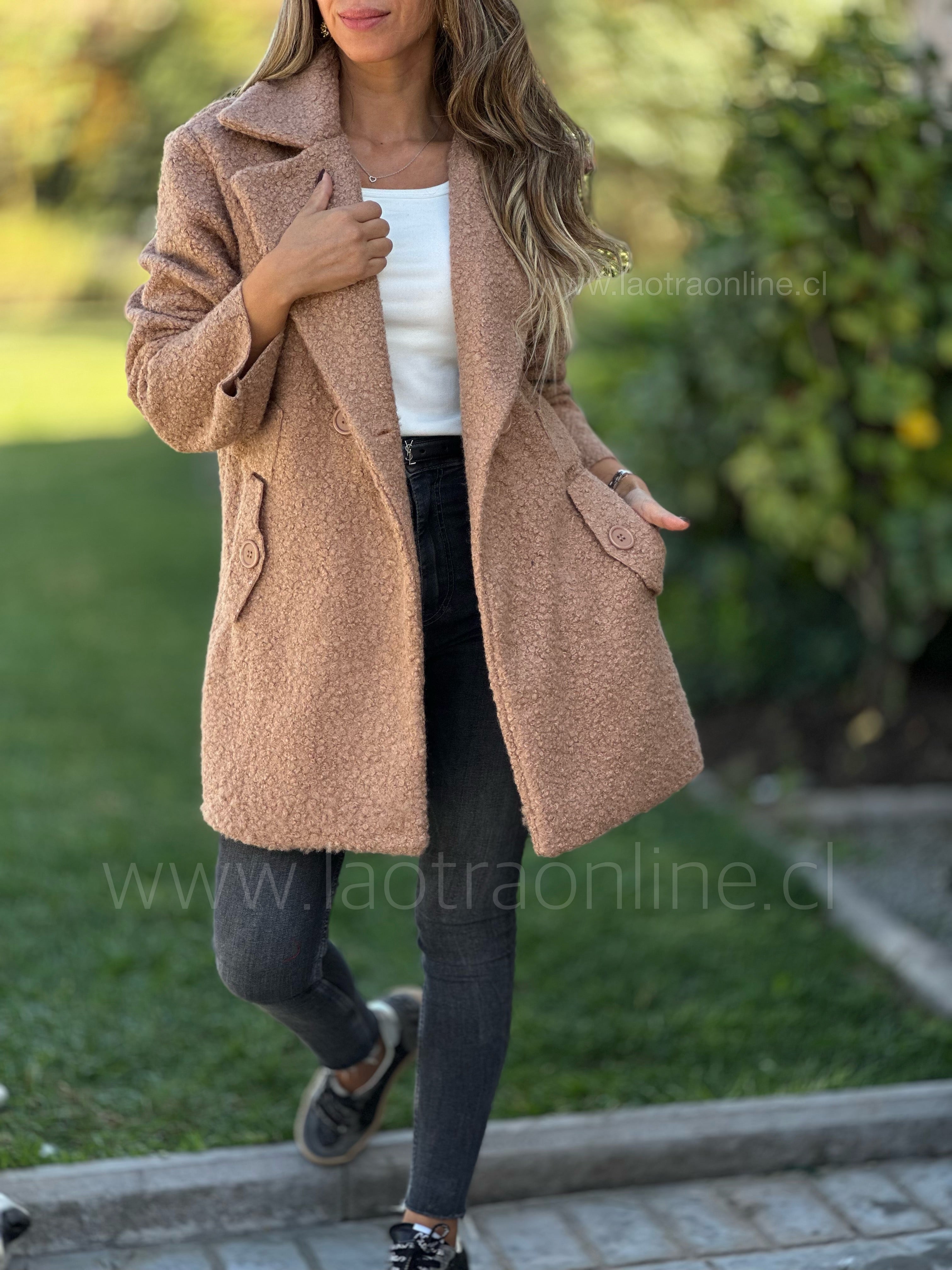 Abrigo Bouclé espalda botones camel