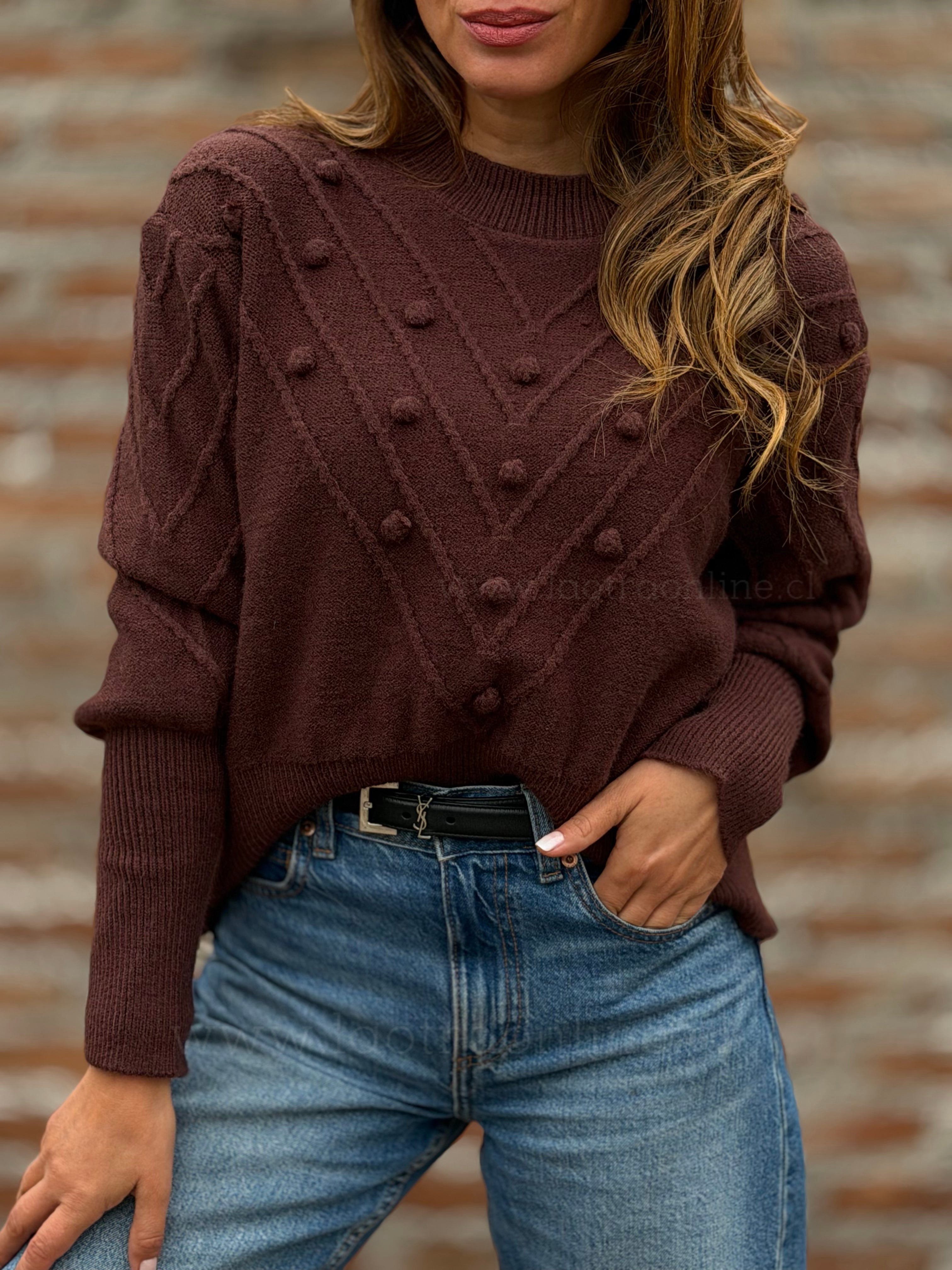 Sweater pompón marrón