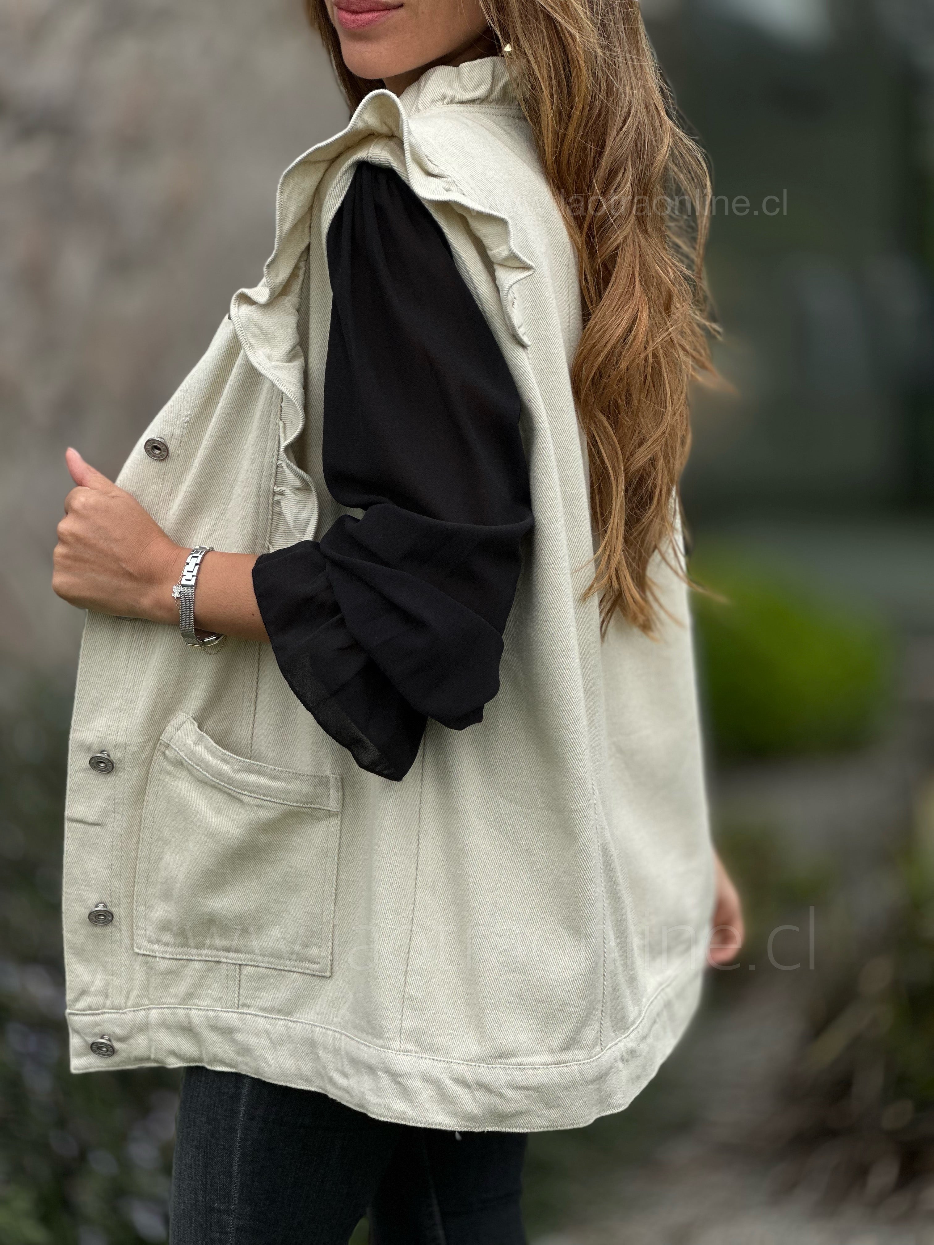 Chaqueta sin manga vuelitos arena