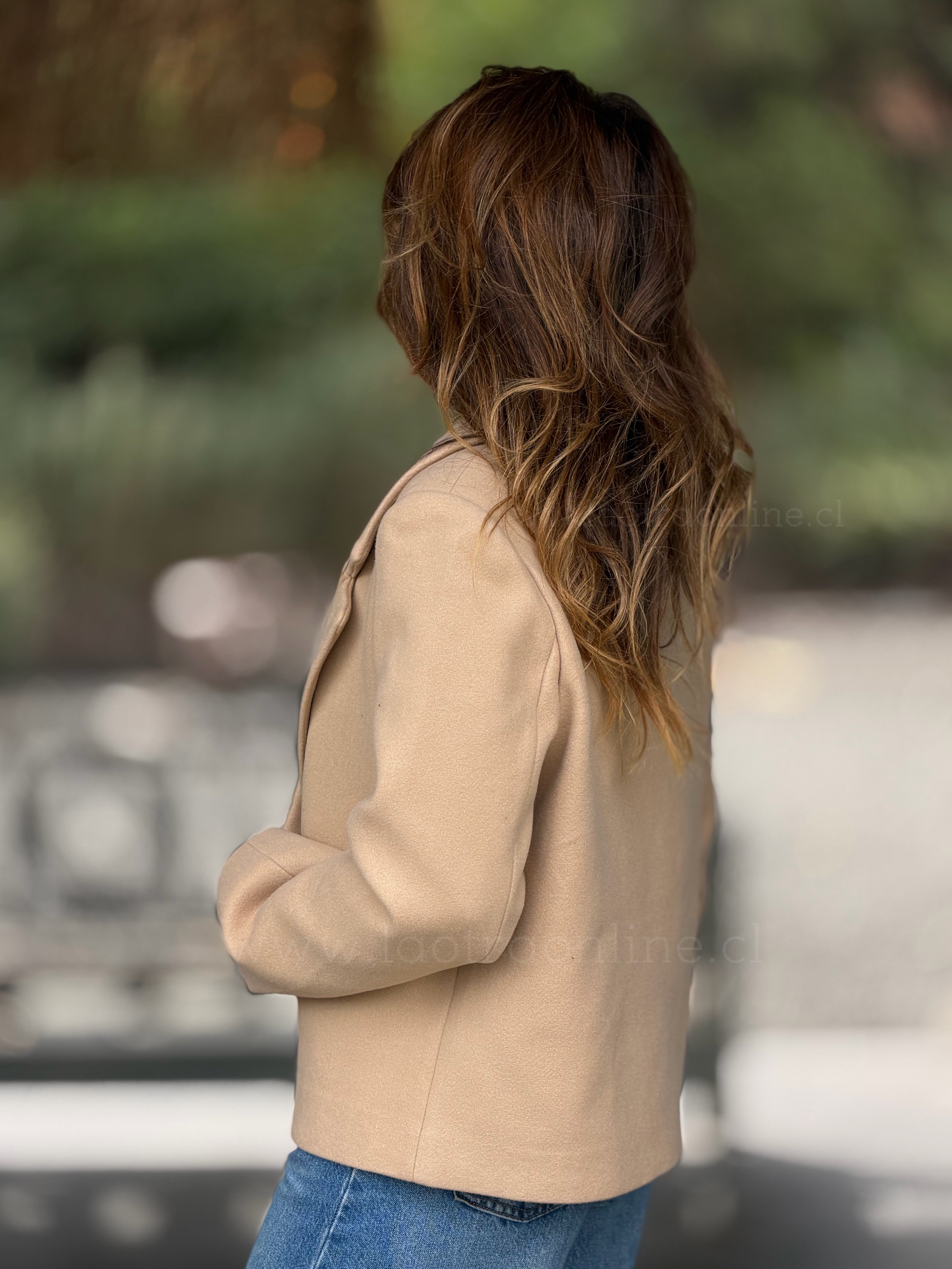 Abrigo Trench corto beige