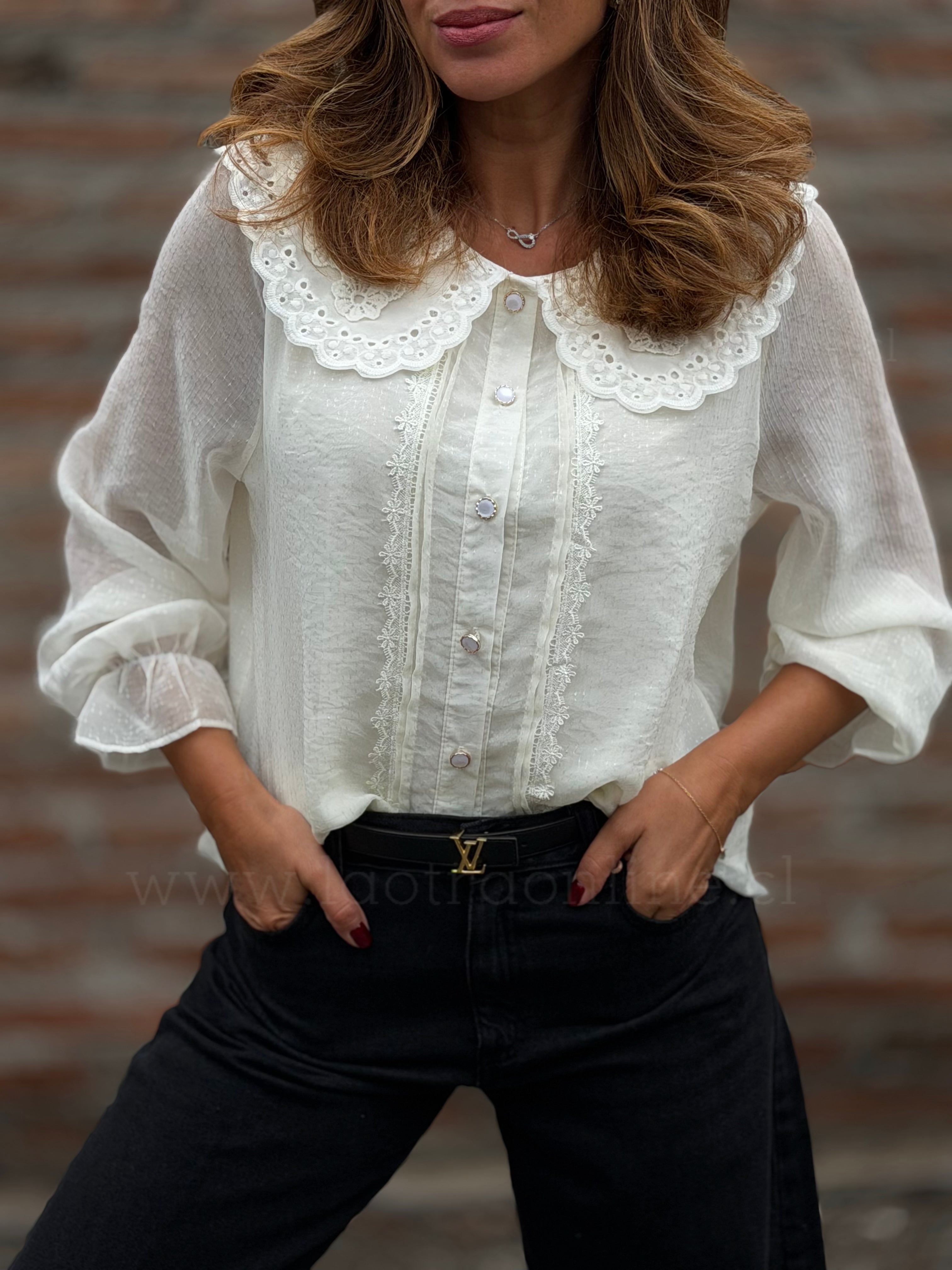 Blusa cuello macramé