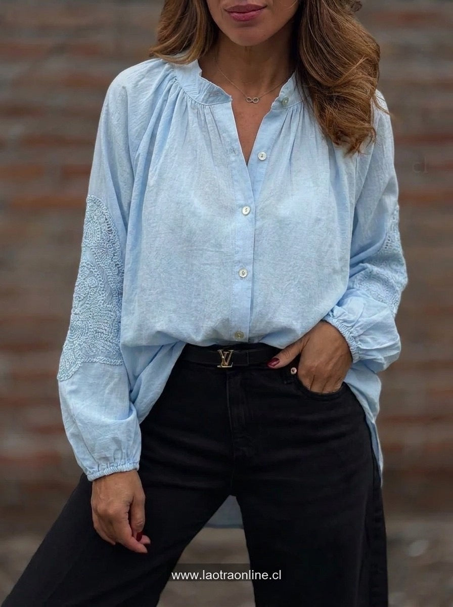 Blusa manga bordado celeste