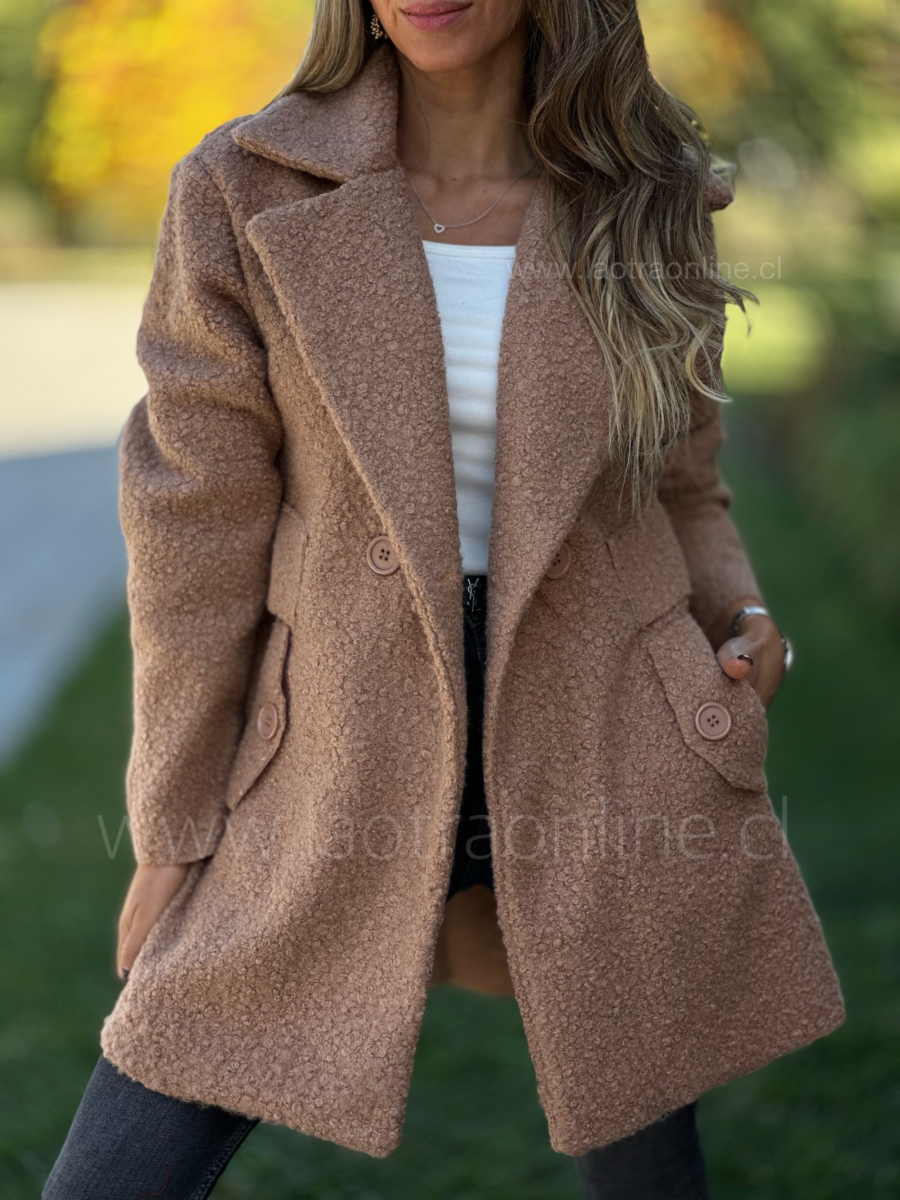 Abrigo Bouclé espalda botones camel