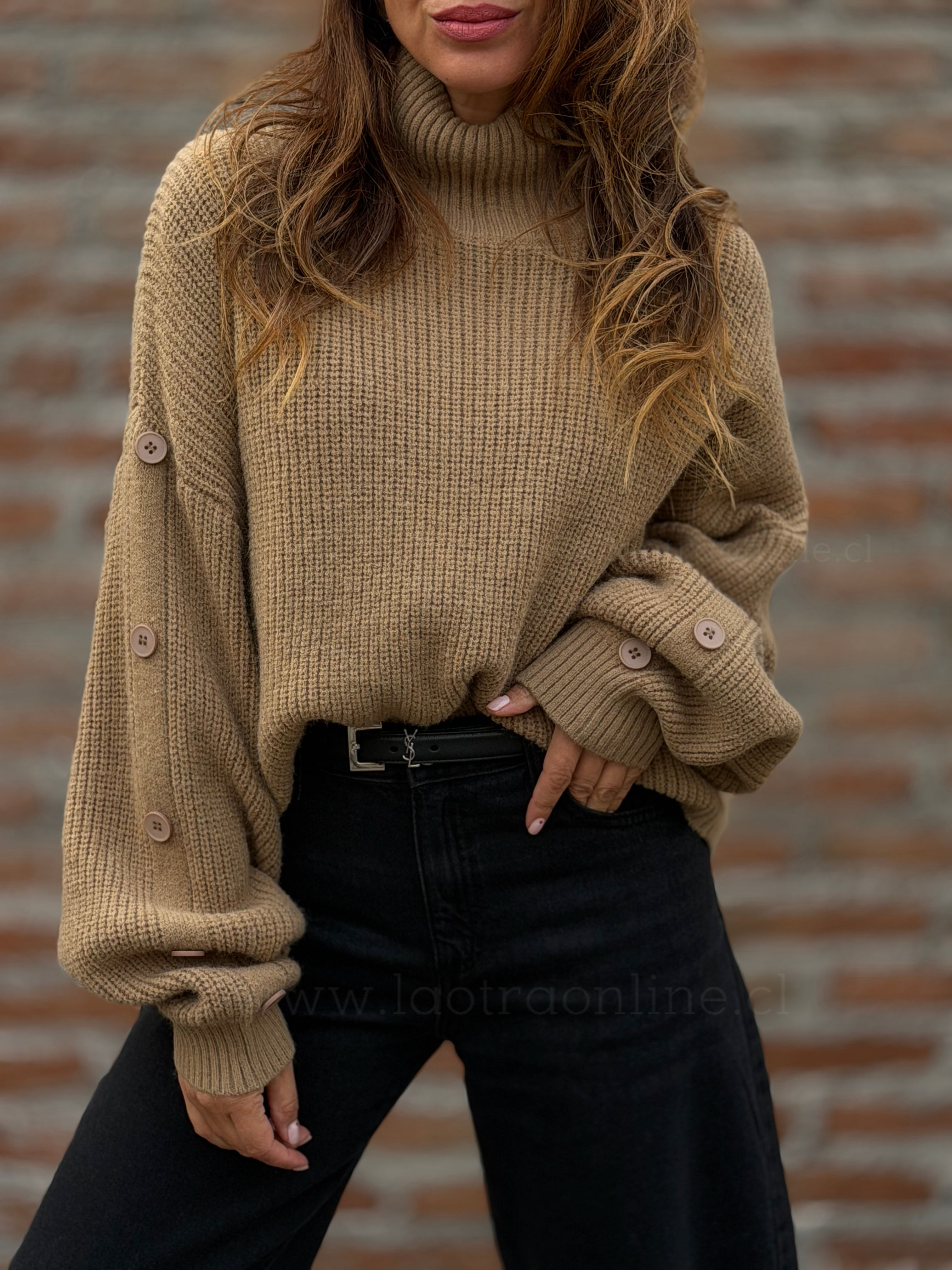 Sweater manga botón camel