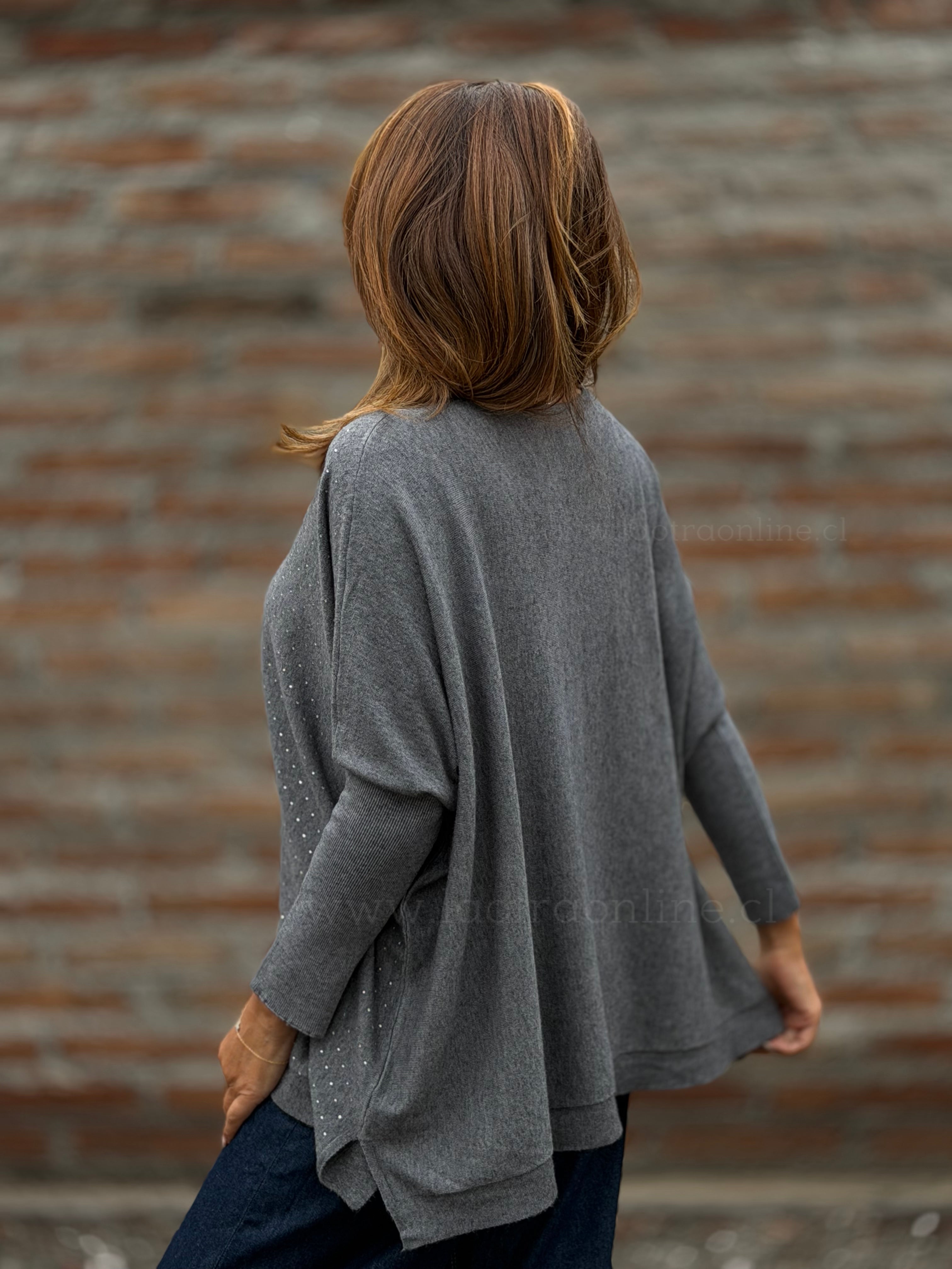 Sweater tachitas acero