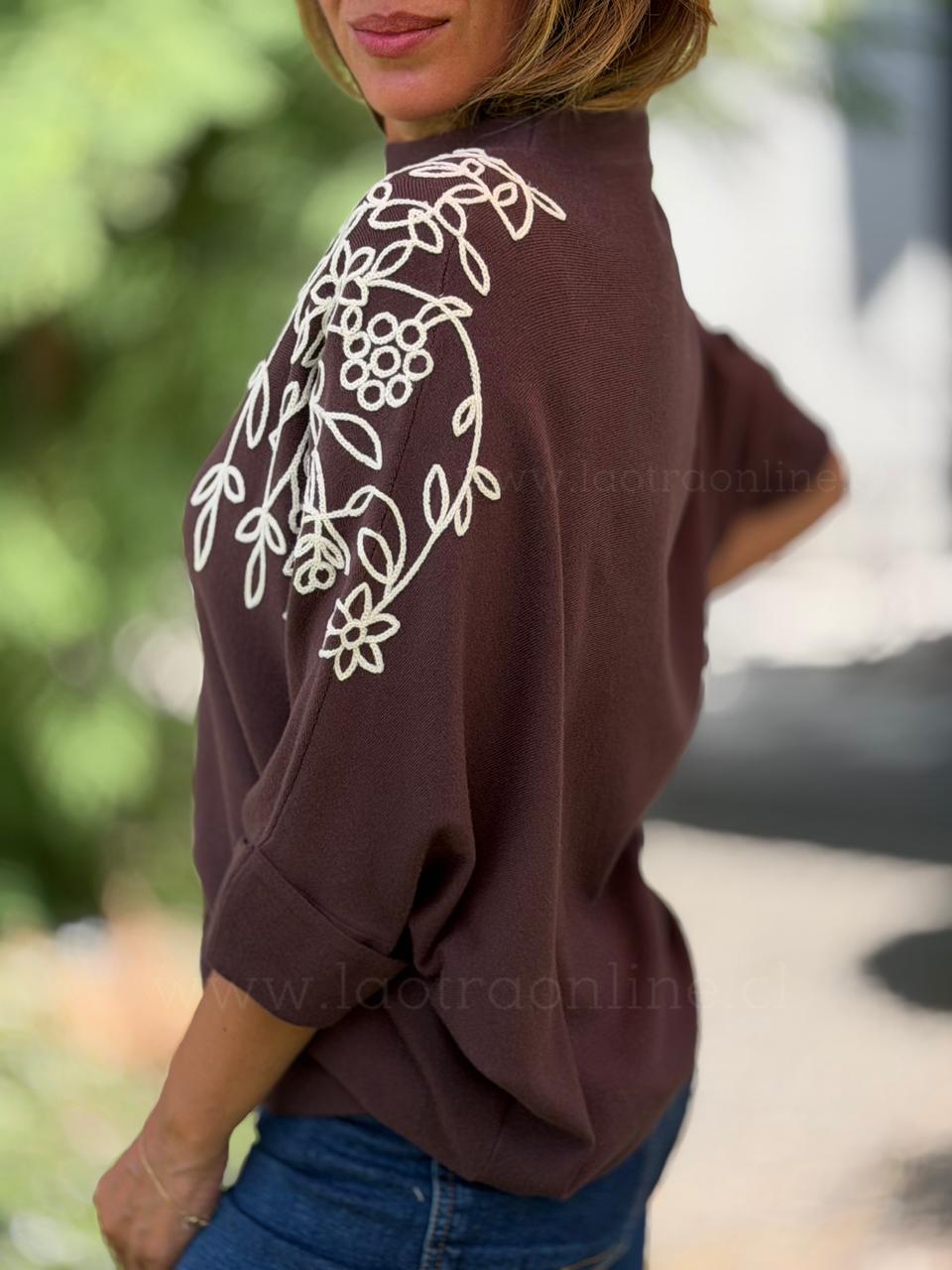 Sweater Bordado choco