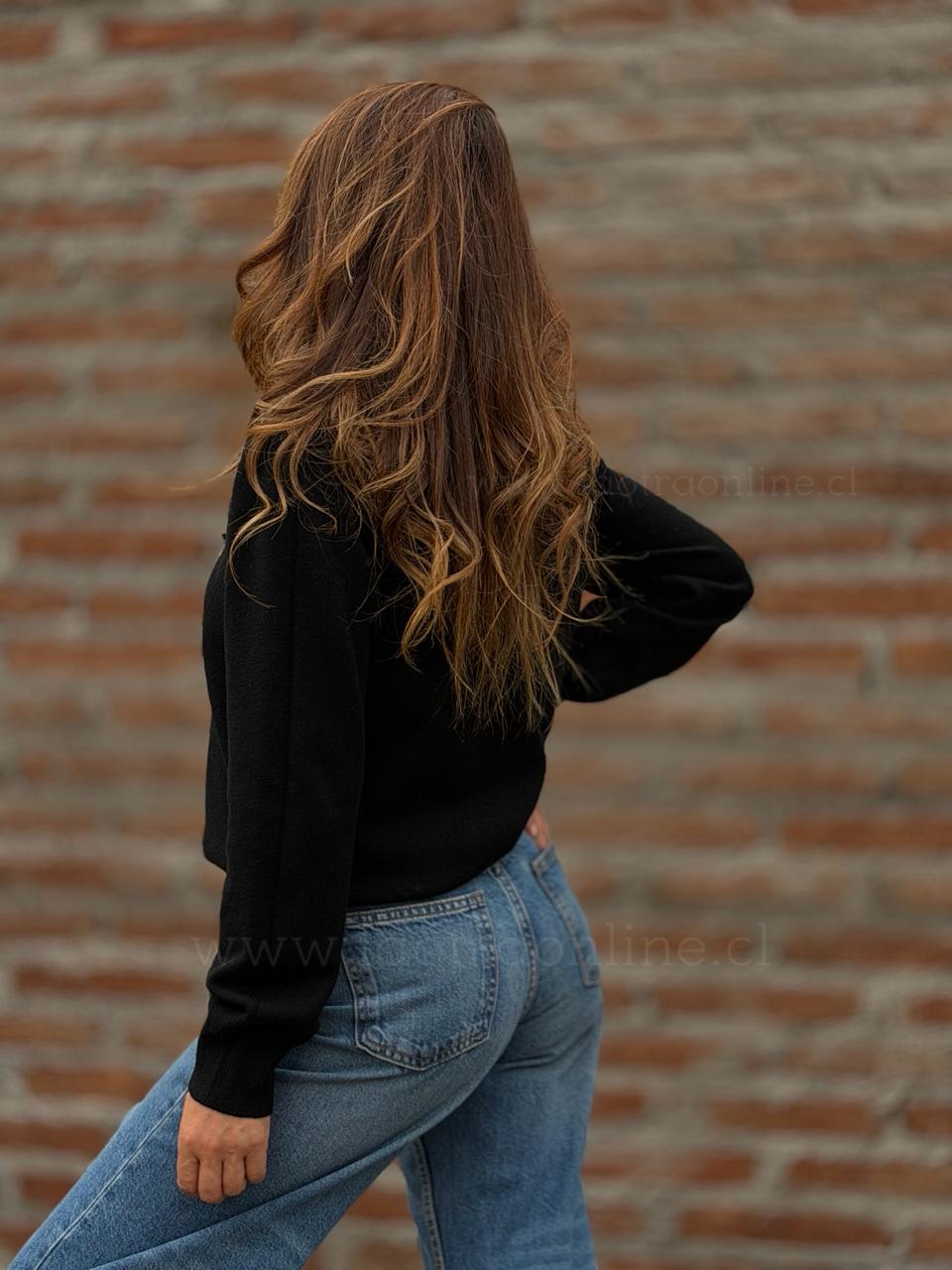 Sweater cuello joya negro