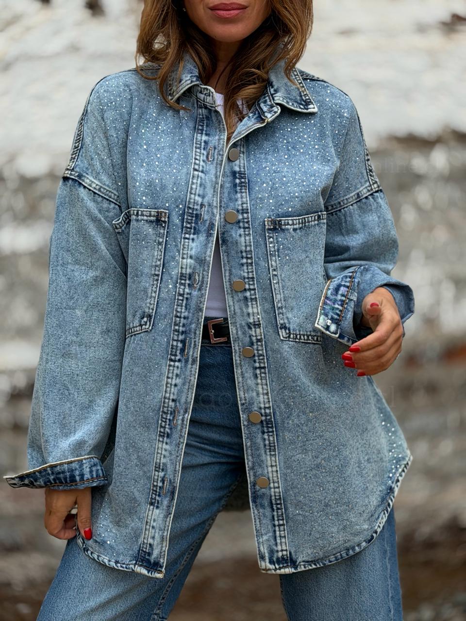 Chaqueta/sobre camisa jeans tachas celeste