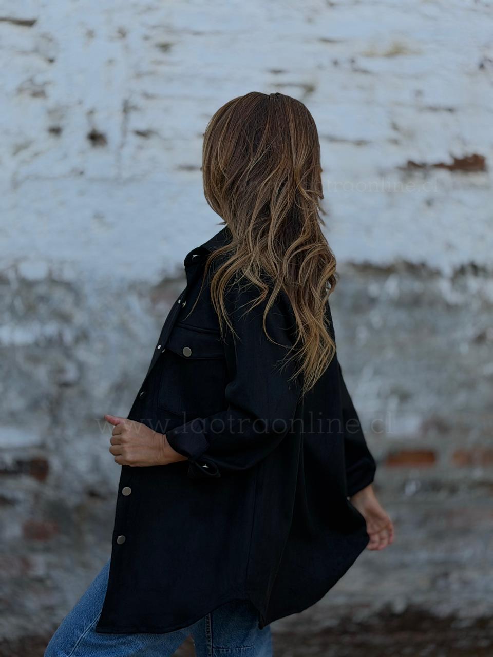 Sobre camisa Suede negro